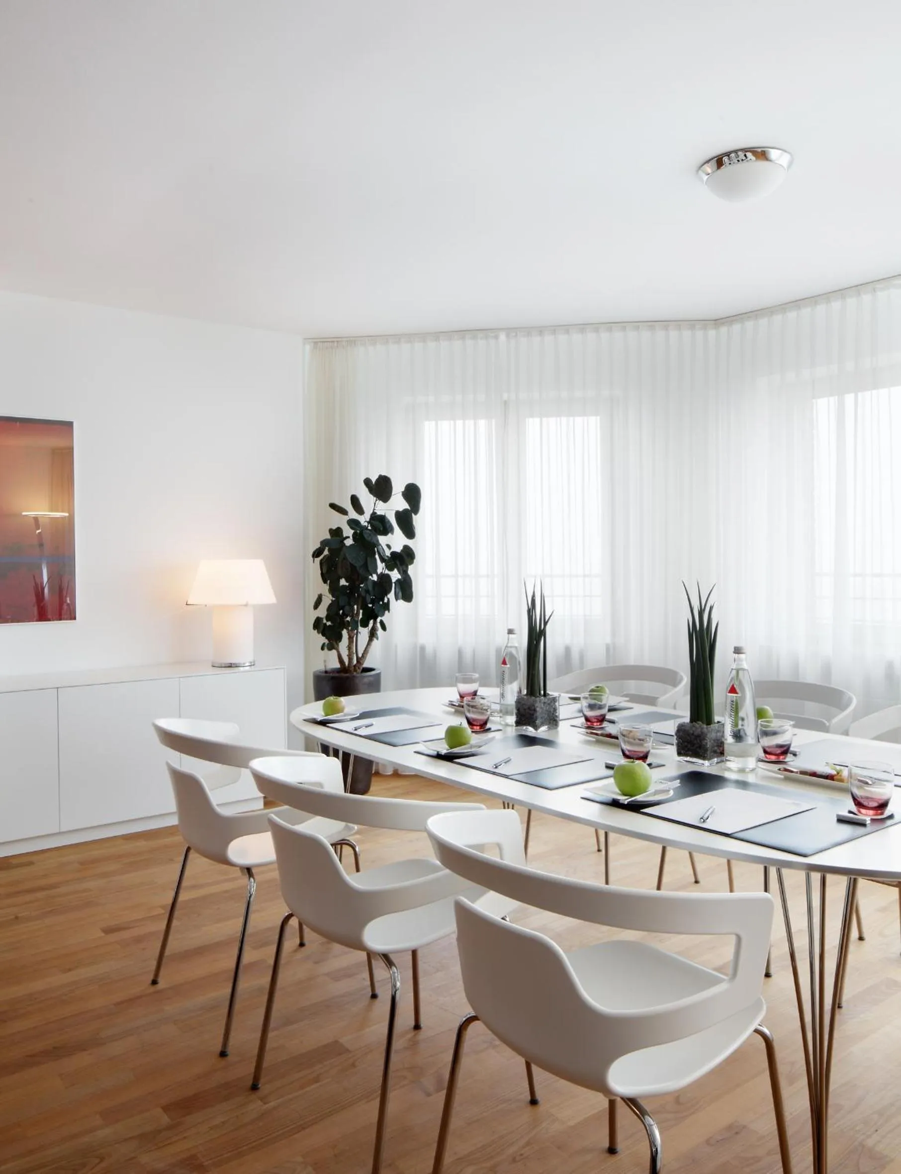 Photo of the whole room in Lindner Hotel Frankfurt Main Plaza, part of JdV by Hyatt