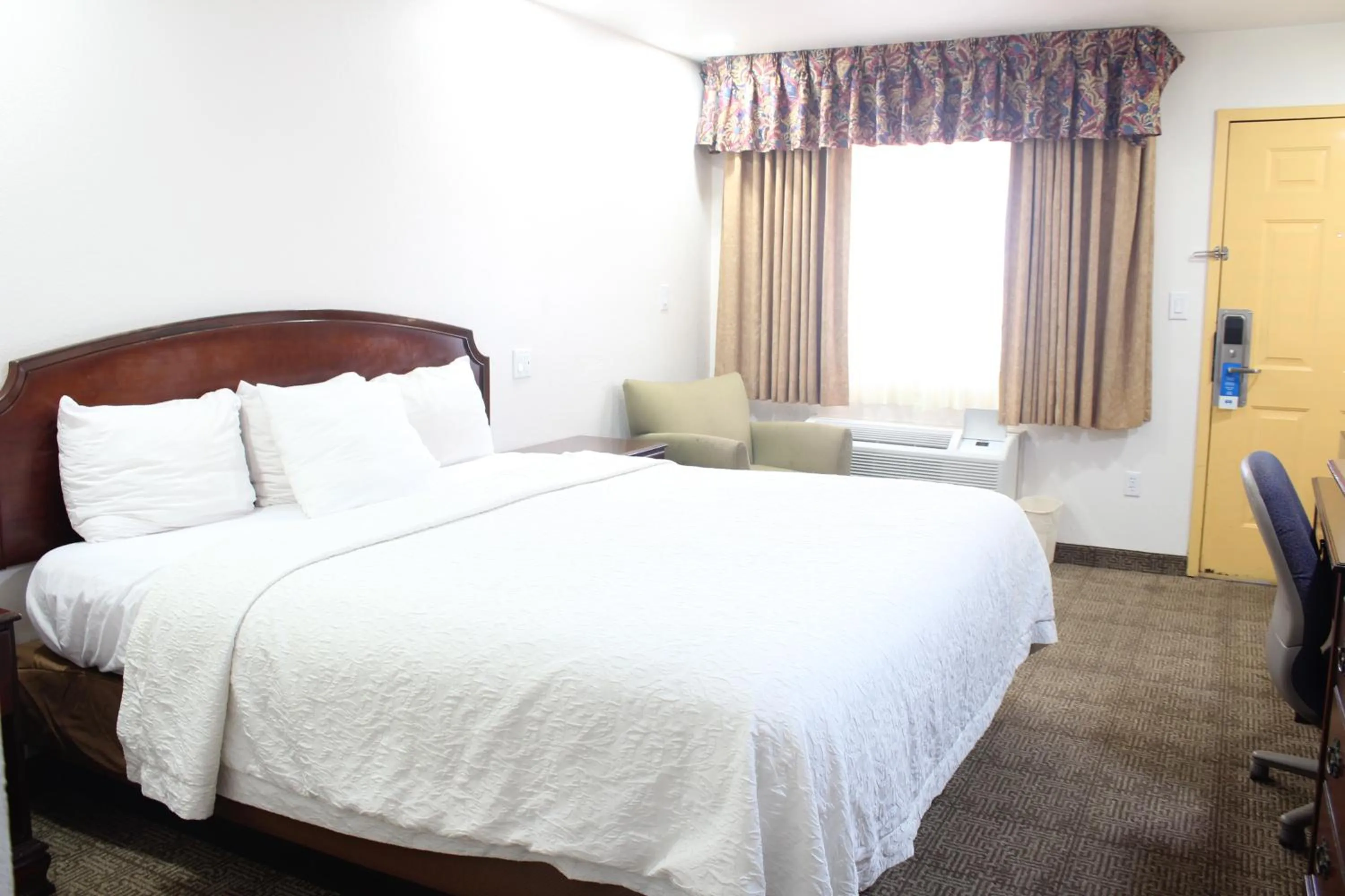 TV and multimedia, Bed in Rodeway Inn Tucumcari