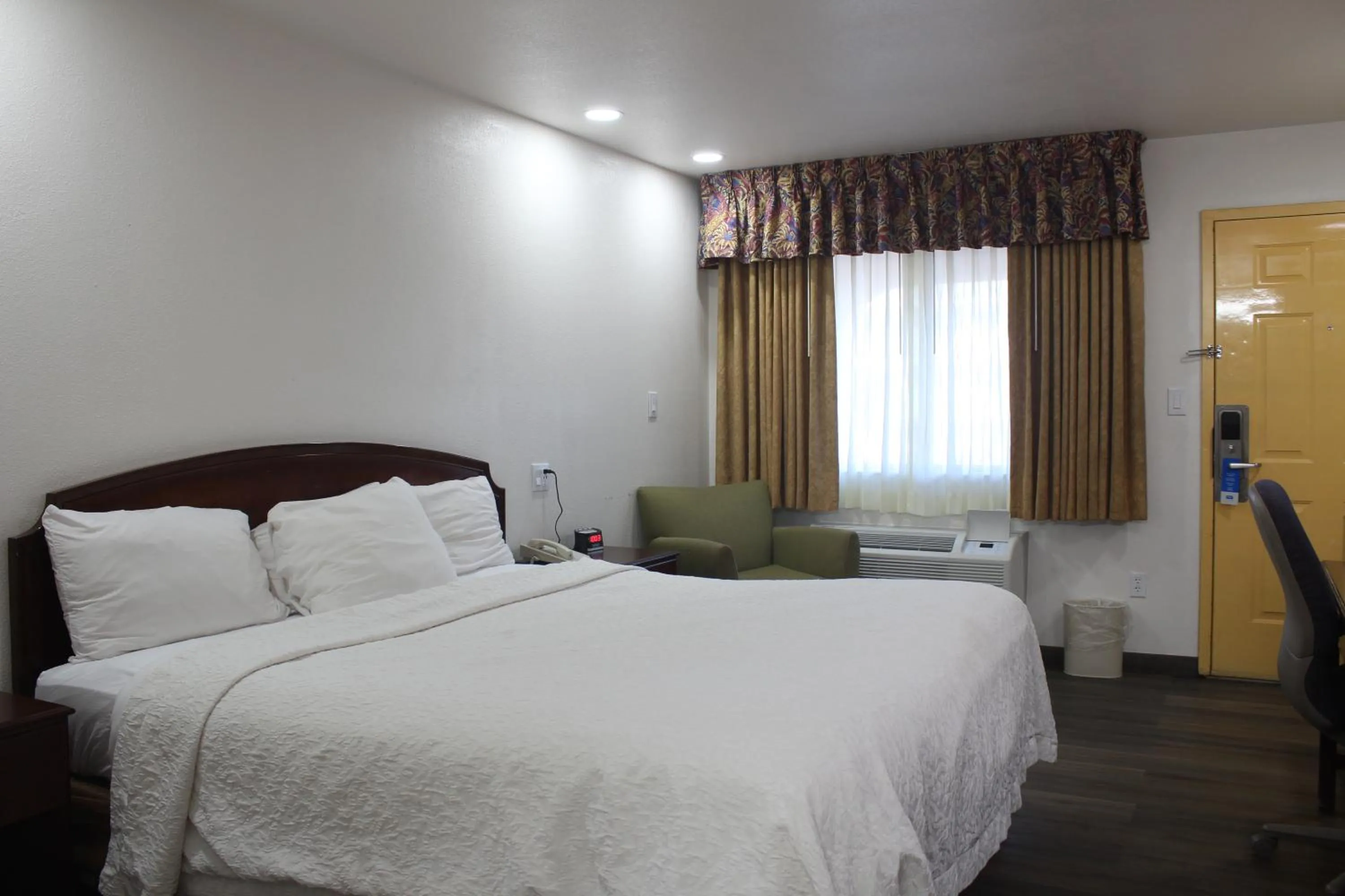 Bed in Rodeway Inn Tucumcari