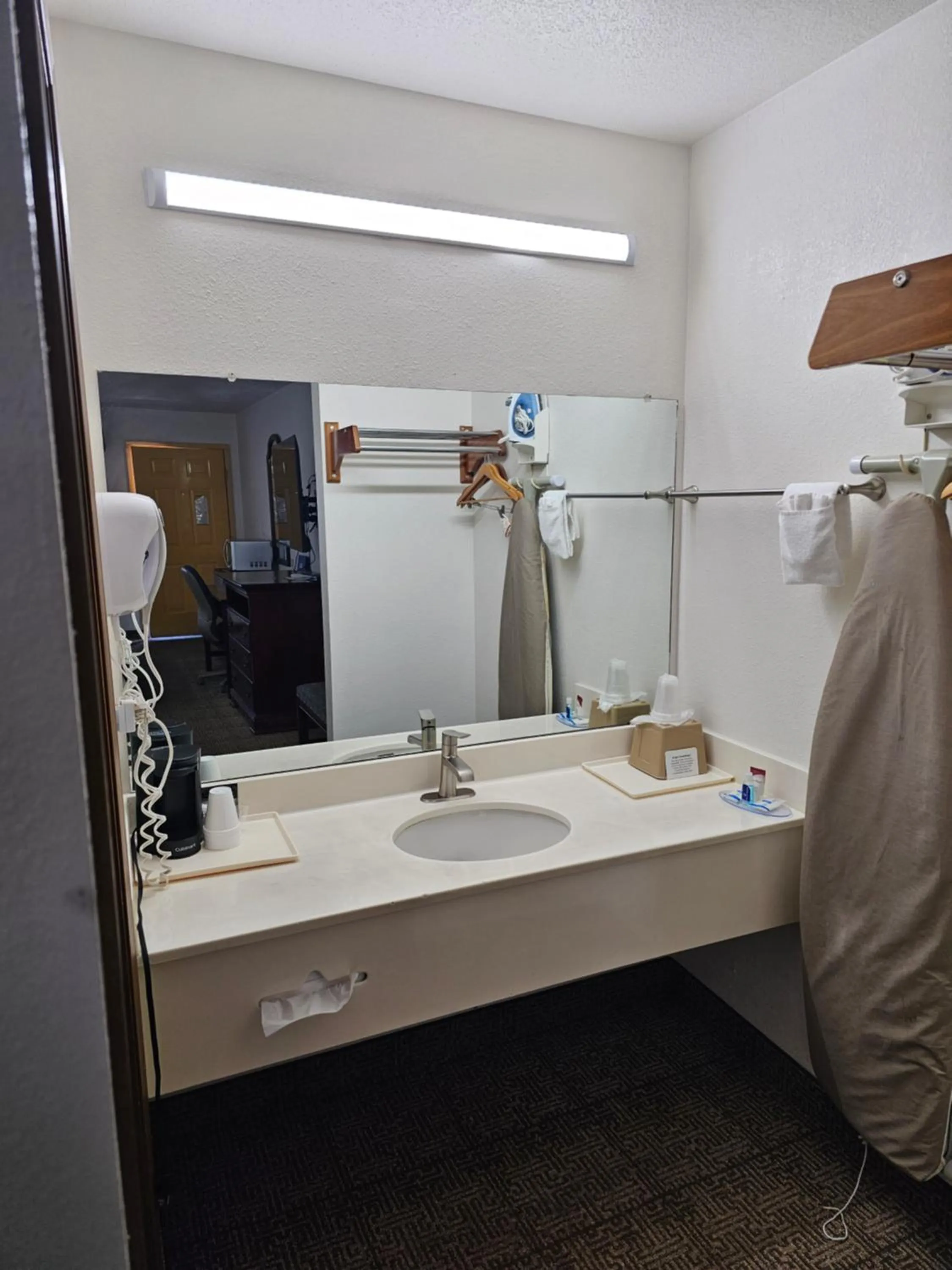 Bathroom in Rodeway Inn Tucumcari