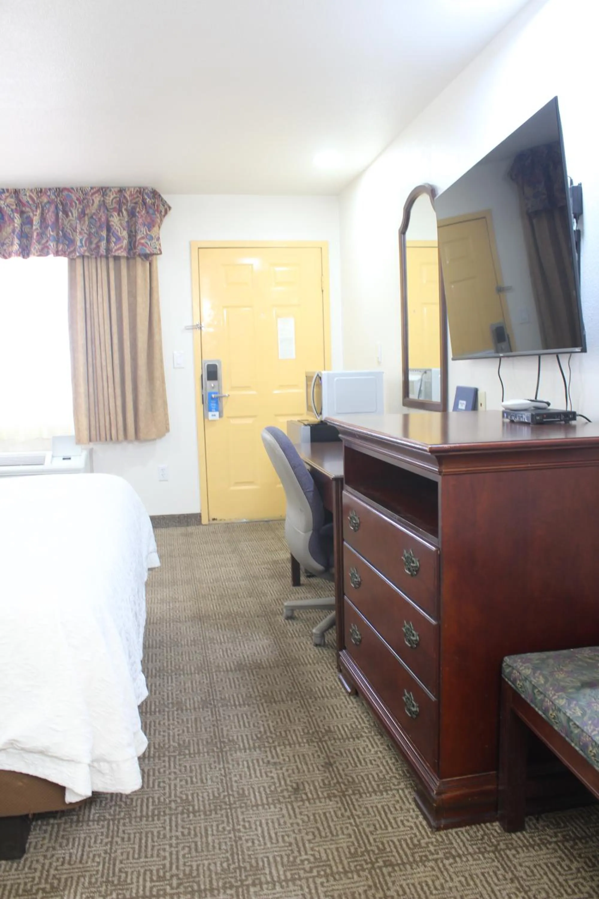 TV and multimedia, Bed in Rodeway Inn Tucumcari