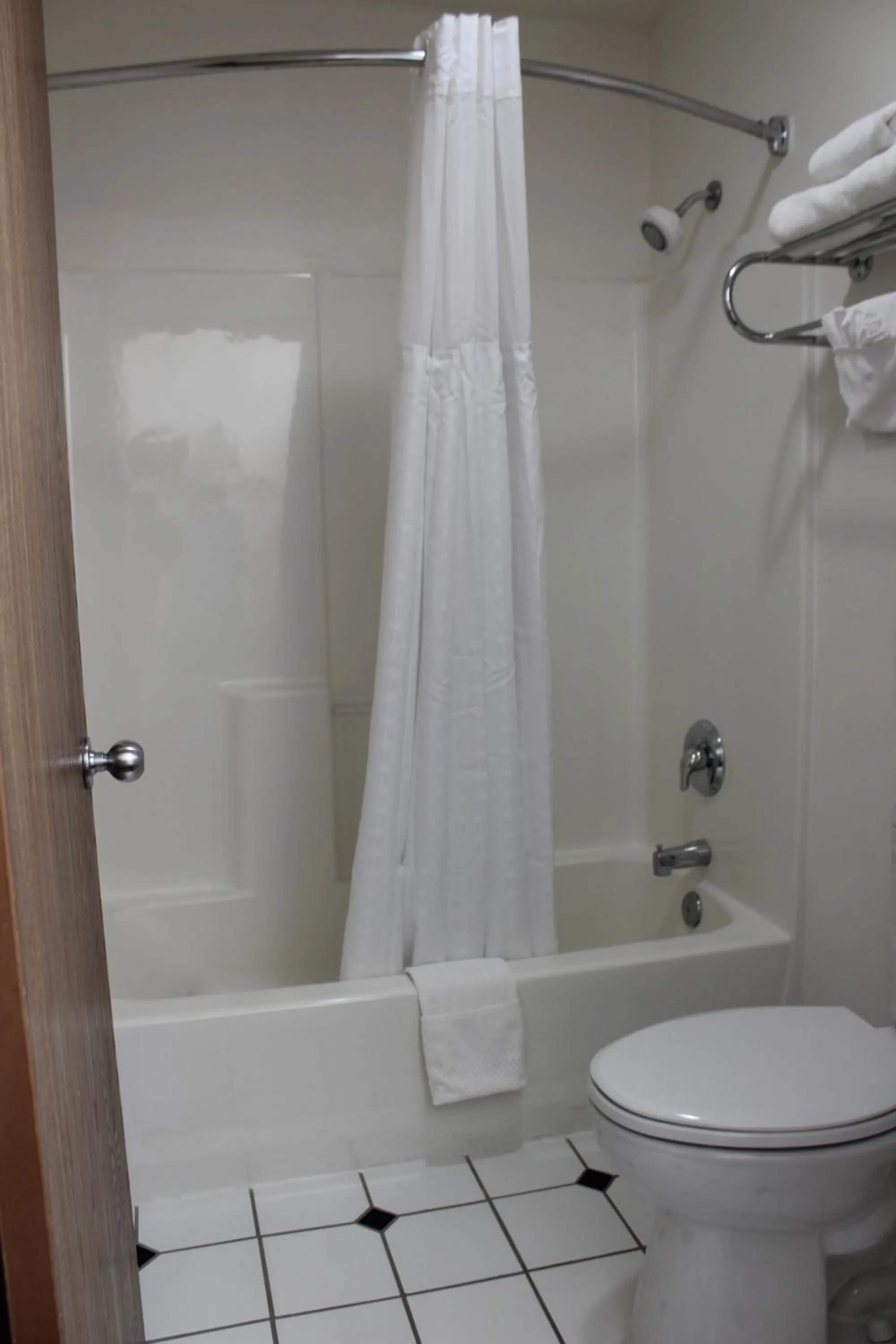 Shower in Rodeway Inn Tucumcari