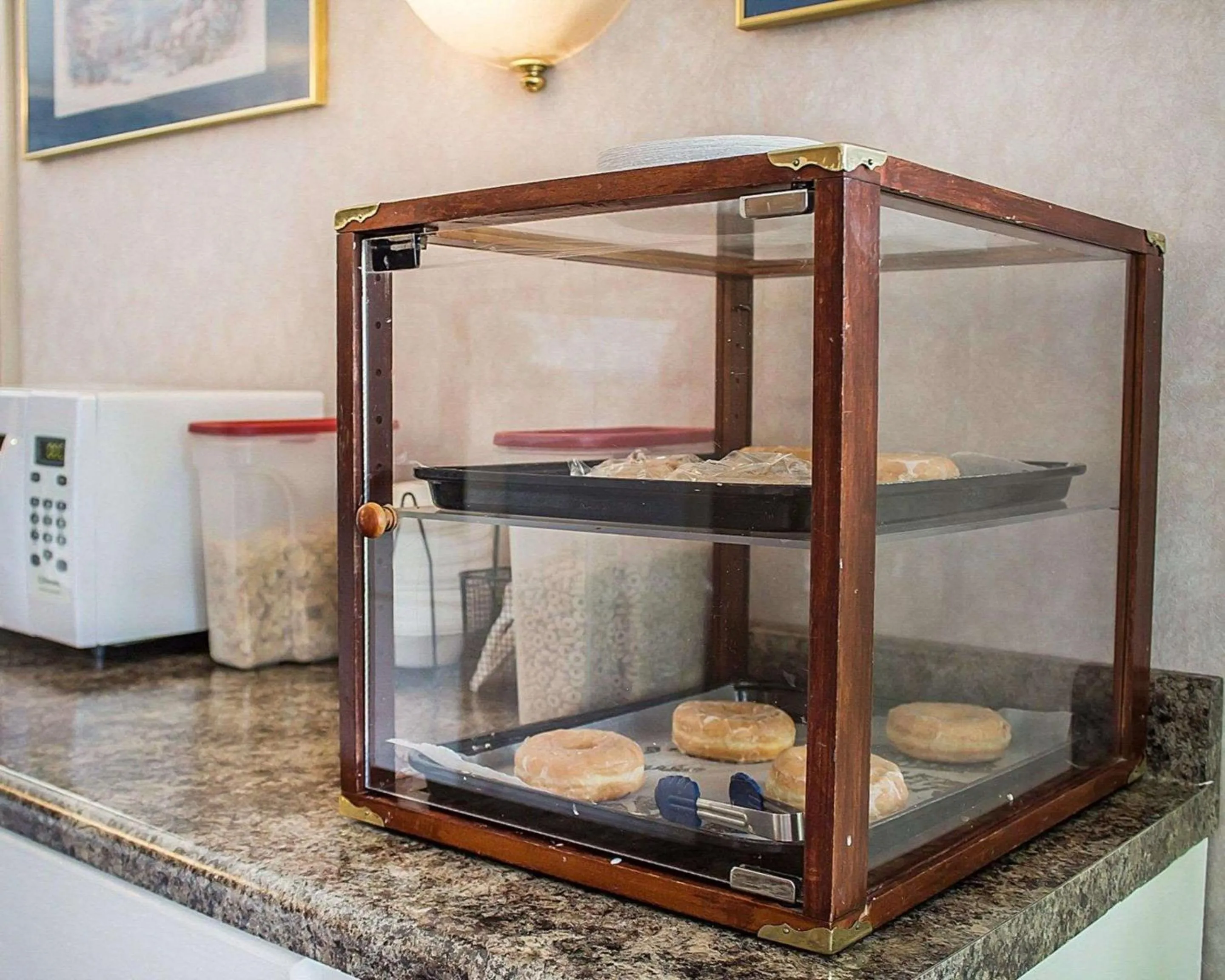 Restaurant/places to eat in Rodeway Inn Findlay University Area