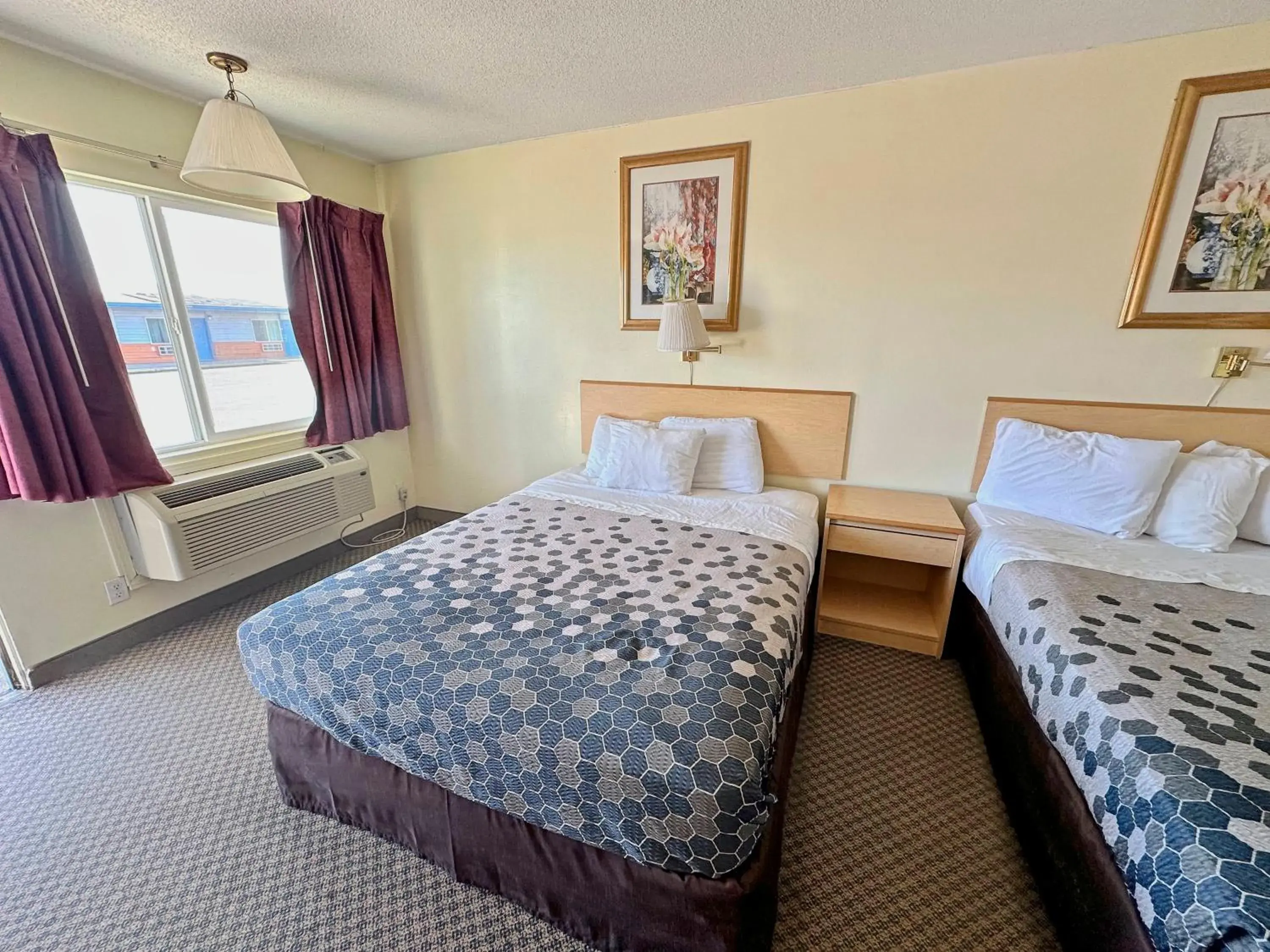 Queen Room with Two Queen Beds - Non-Smoking in Rodeway Inn Boardman - Hermiston Queen Room with Two Queen Beds - Non-Smoking in Rodeway Inn Boardman - Hermiston