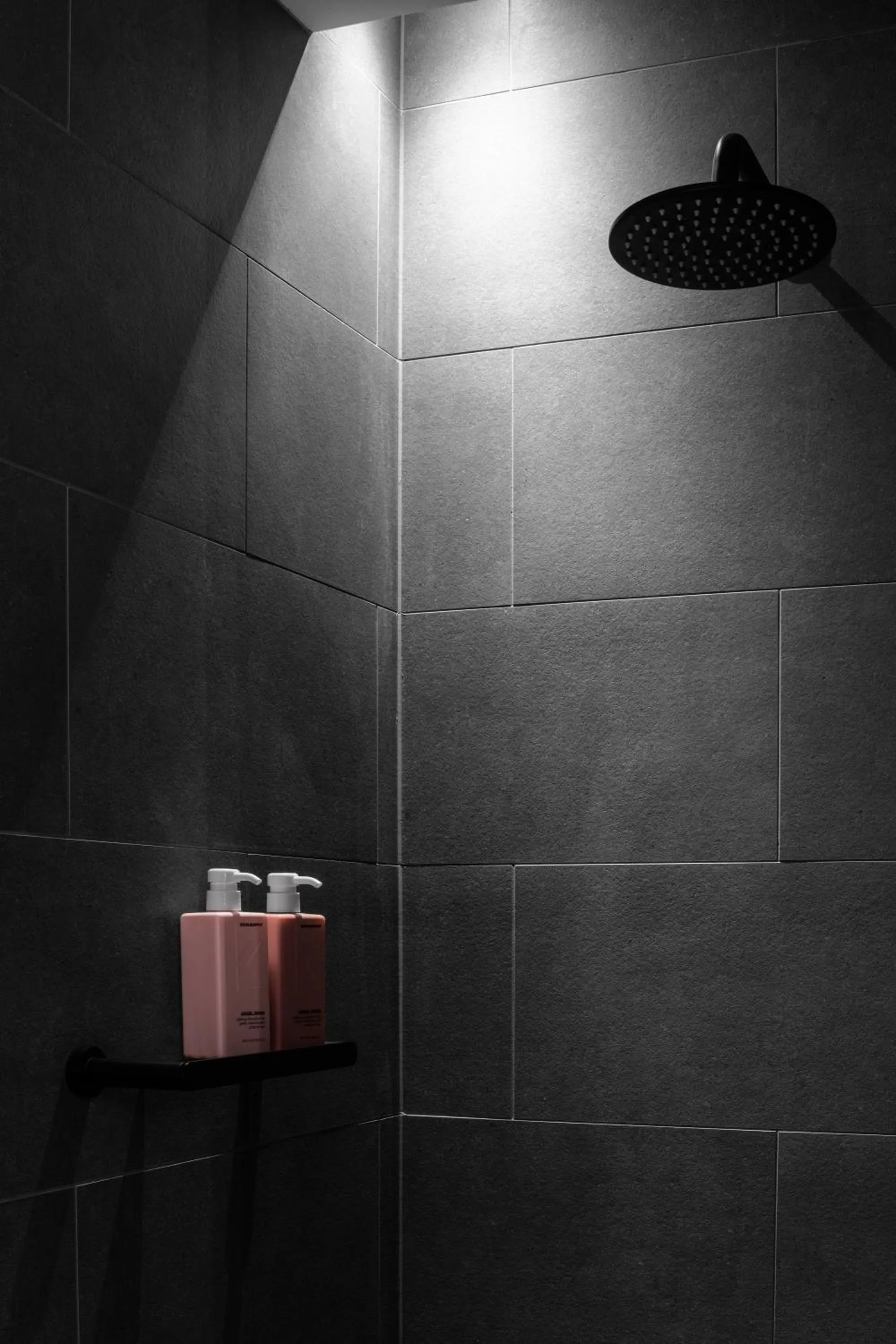 Shower in Hotel Verge Launceston