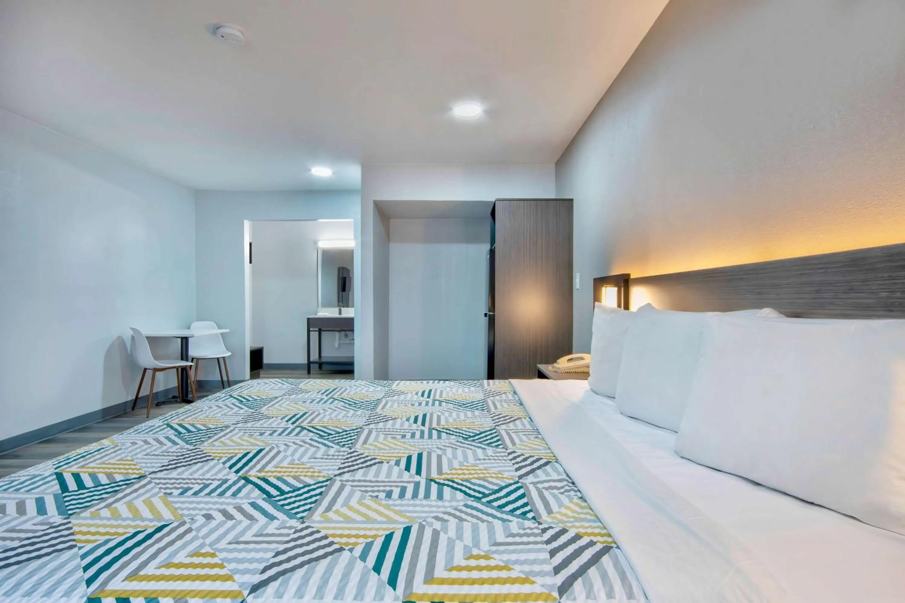 Bedroom, Bed in Motel 6 Texarkana, TX