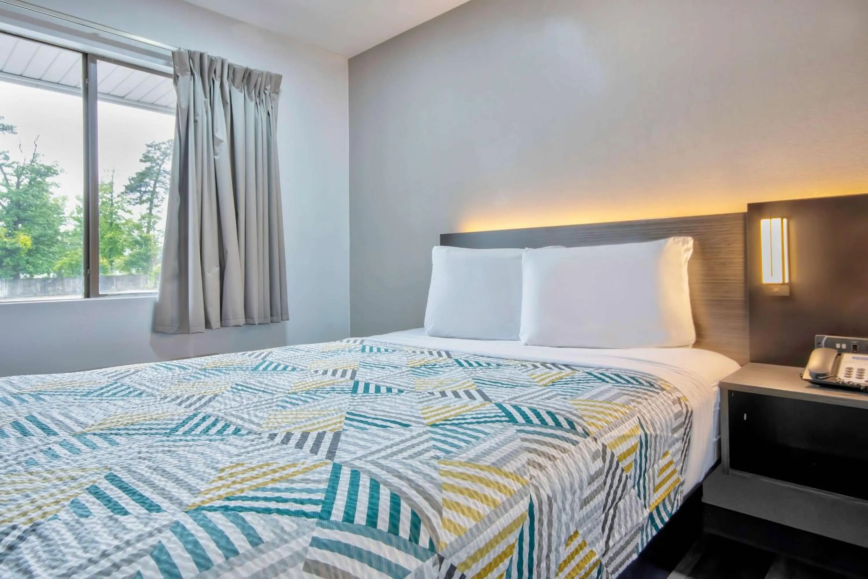 Bedroom, Bed in Motel 6 Texarkana, TX