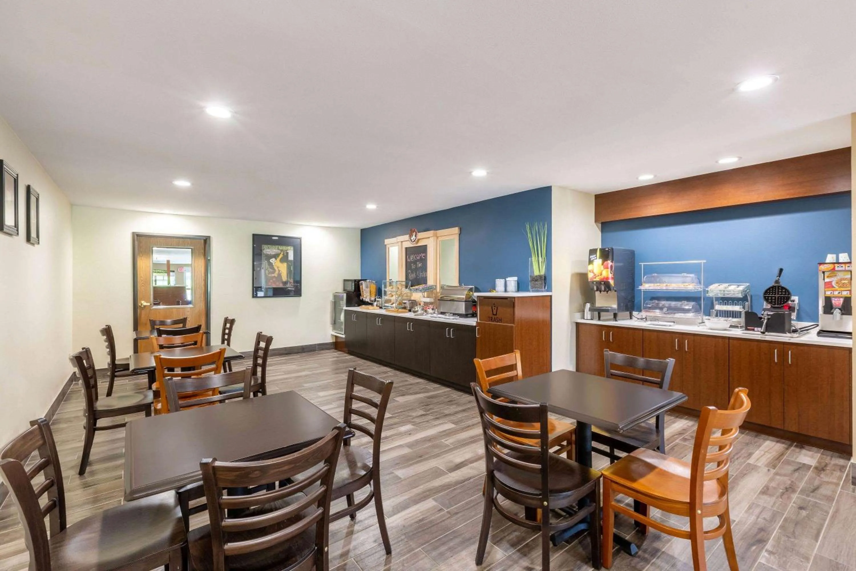 Restaurant/places to eat in AmericInn by Wyndham Jefferson