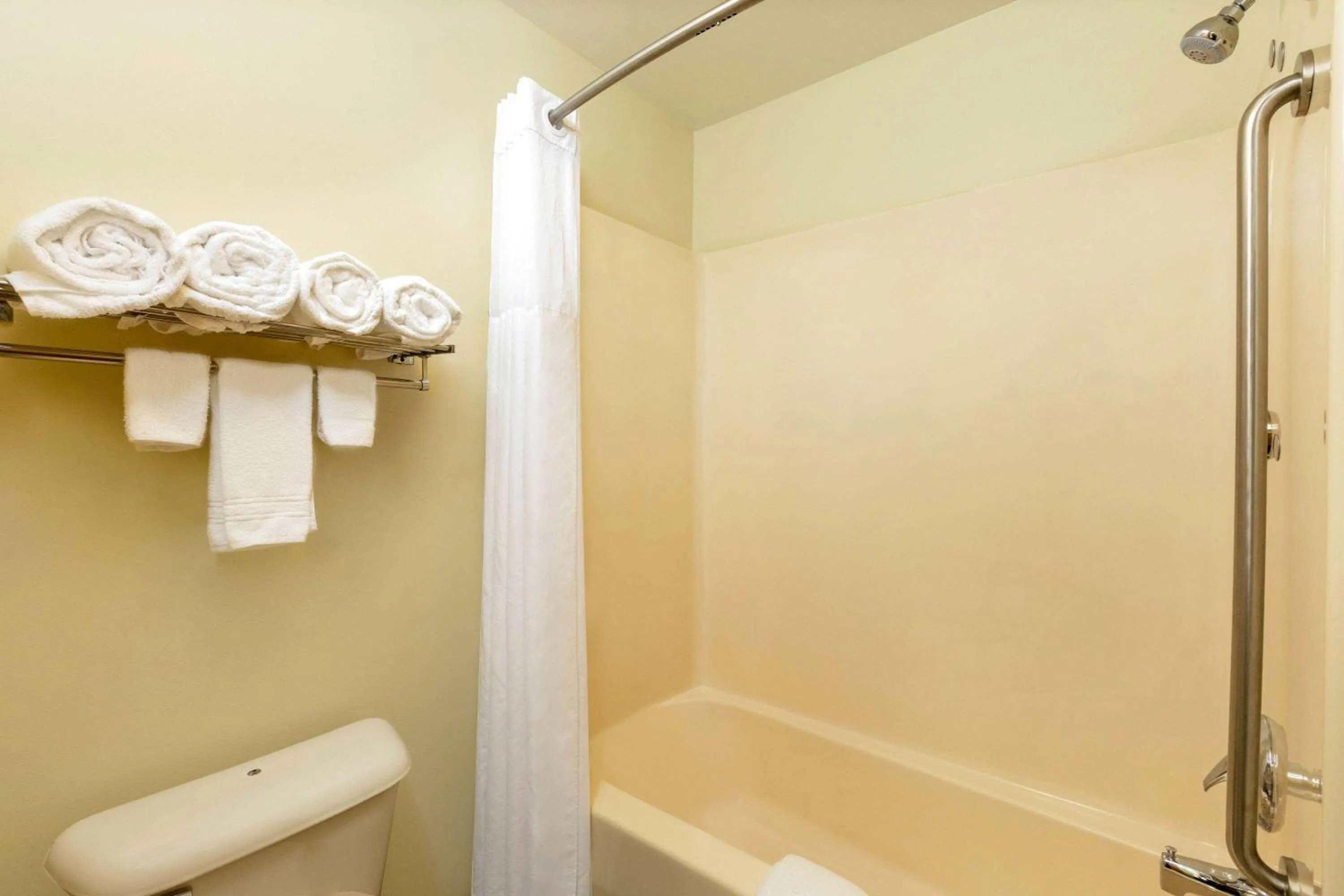 Photo of the whole room in AmericInn by Wyndham Jefferson