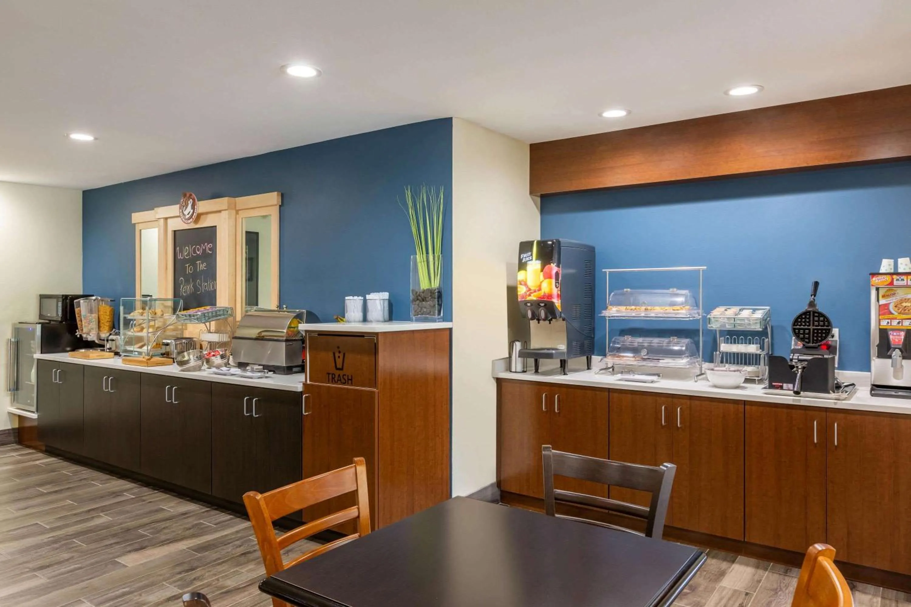 Restaurant/places to eat in AmericInn by Wyndham Jefferson