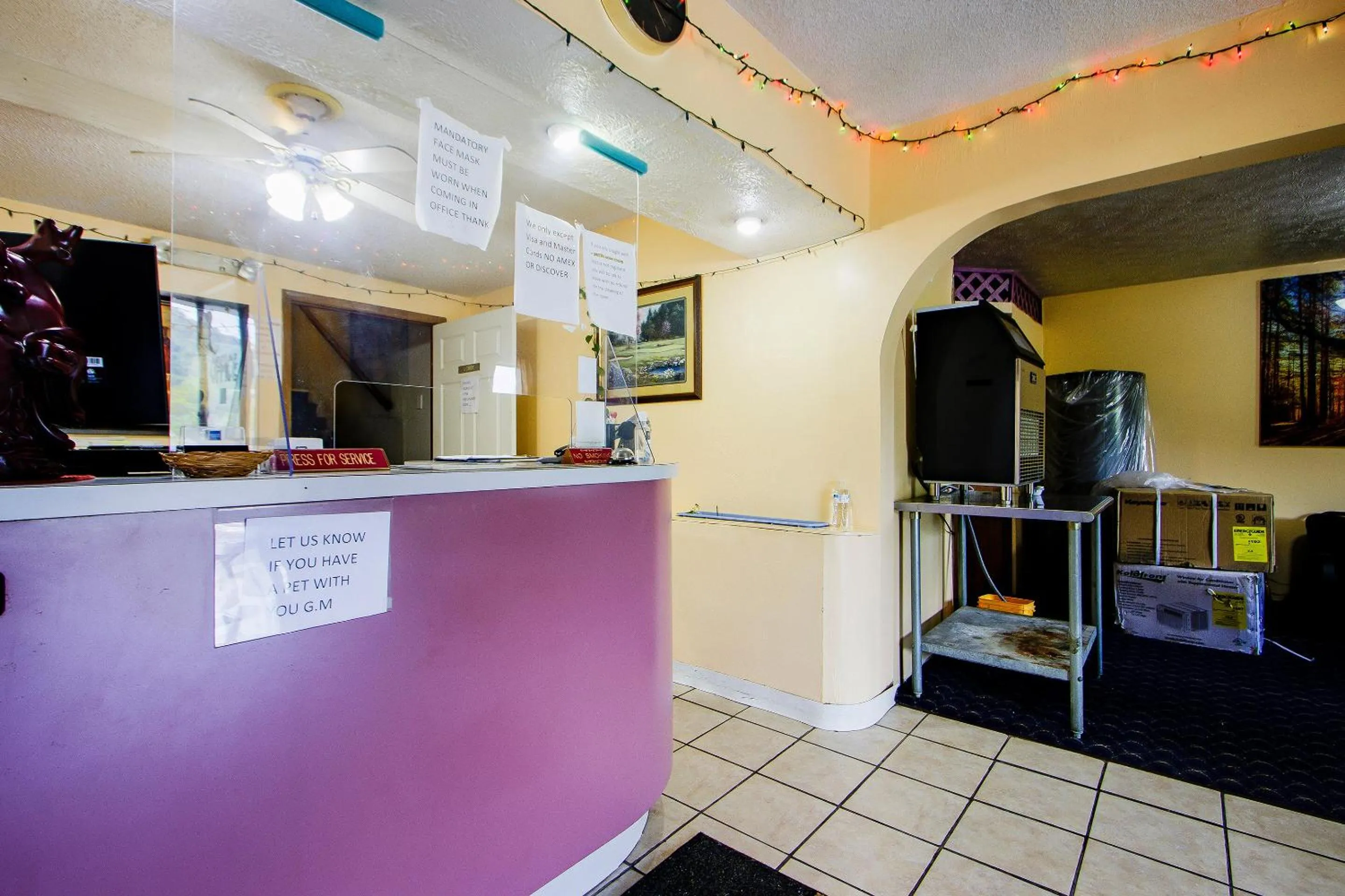 Lobby or reception in OYO Hotel Chapmanville Inn, WV - Hwy 119
