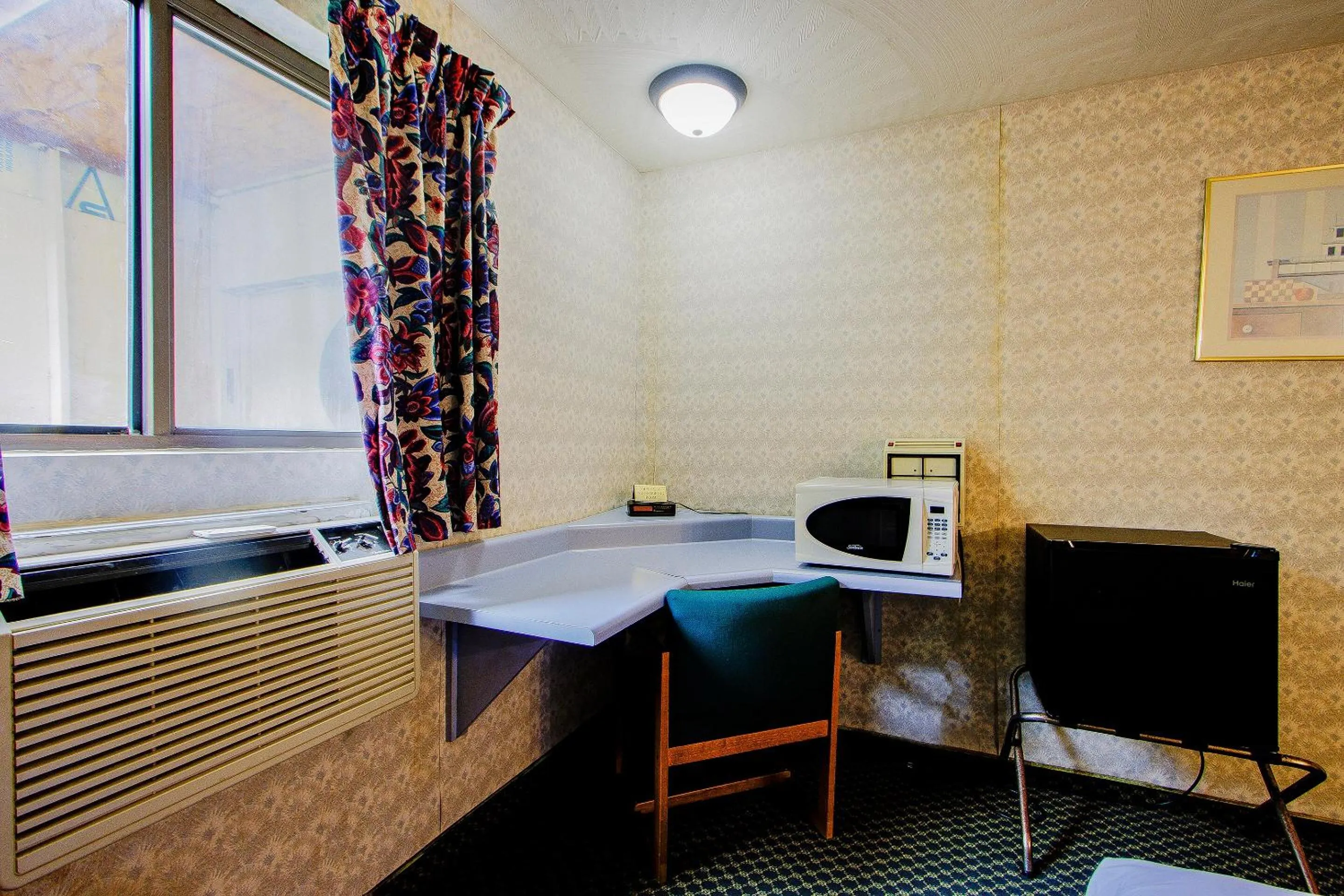 Bedroom in OYO Hotel Chapmanville Inn, WV - Hwy 119