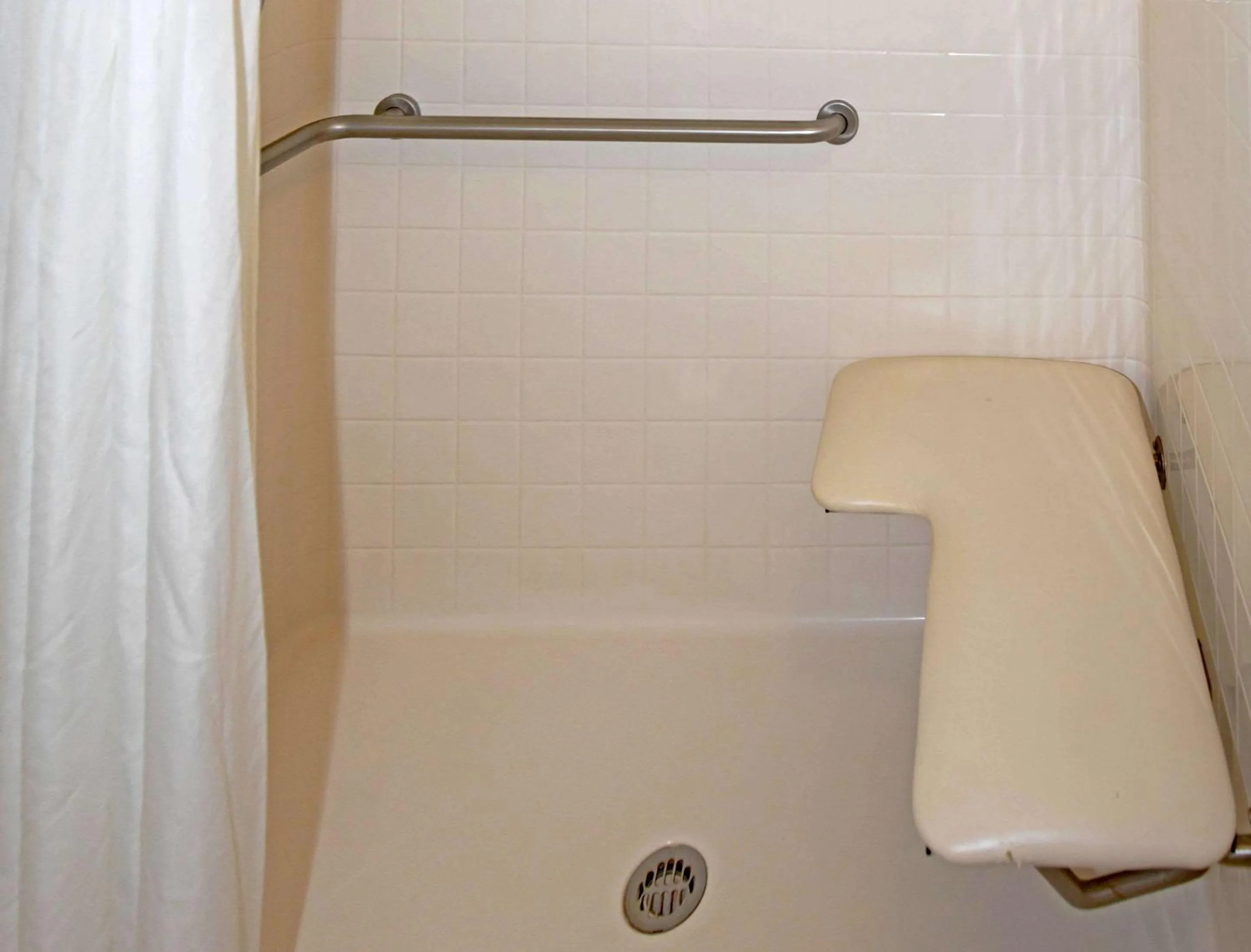 Bathroom in Rodeway Inn & Suites Hoisington