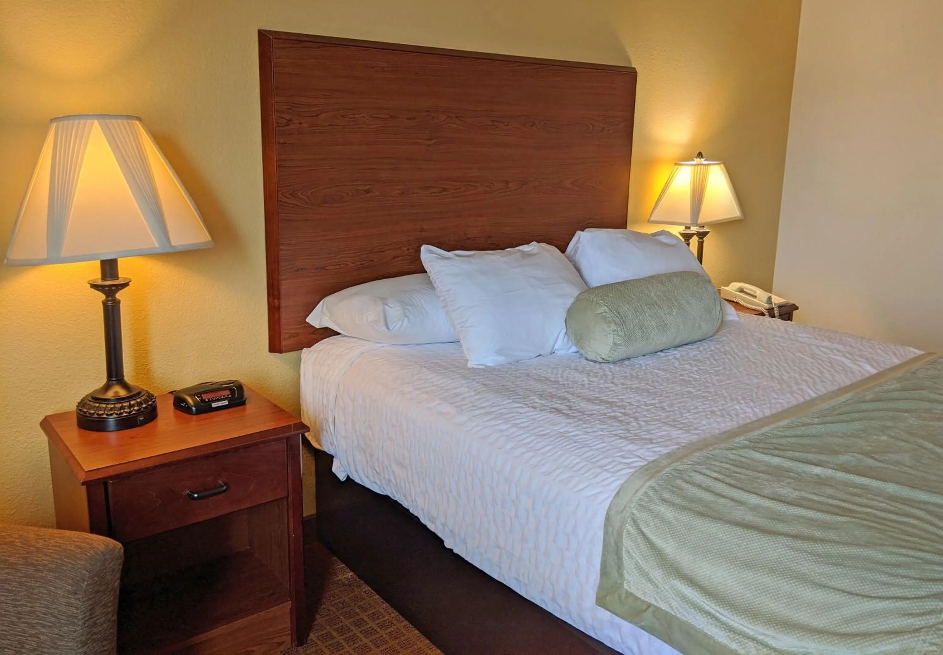 Bed in Rodeway Inn & Suites Hoisington