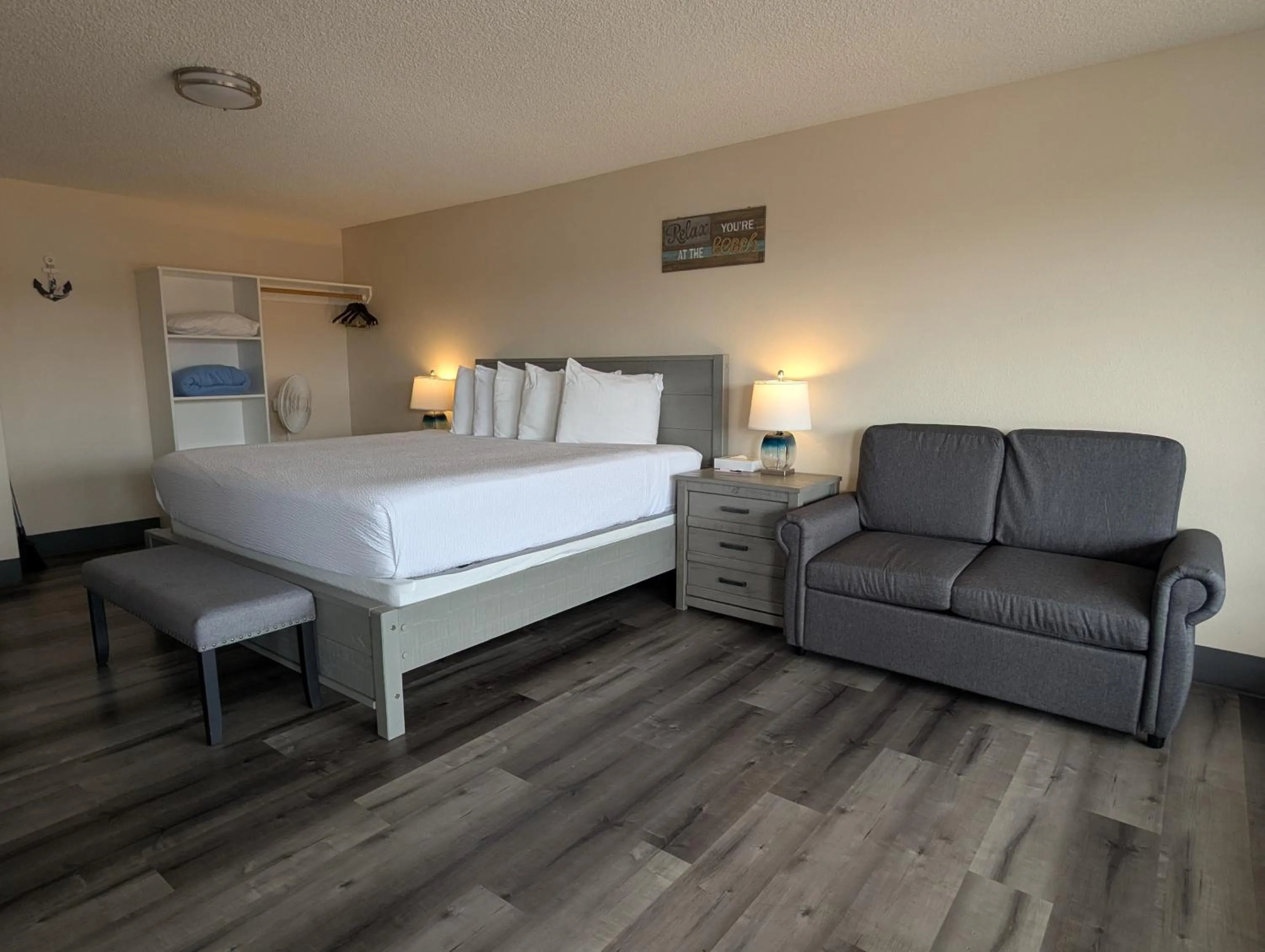 Photo of the whole room, Bed in Inn at the Sea