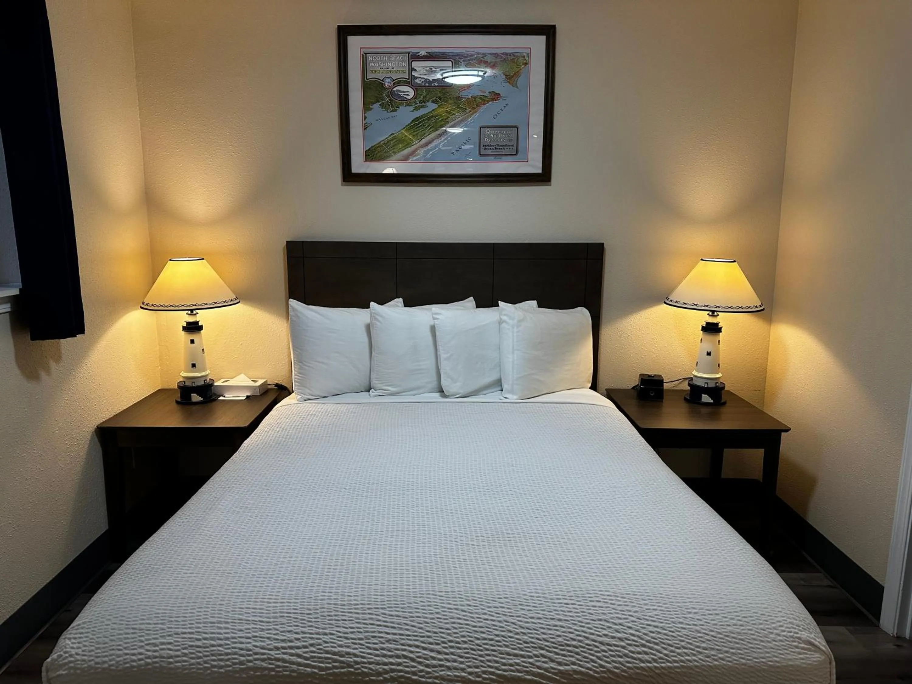 Bedroom, Bed in Inn at the Sea