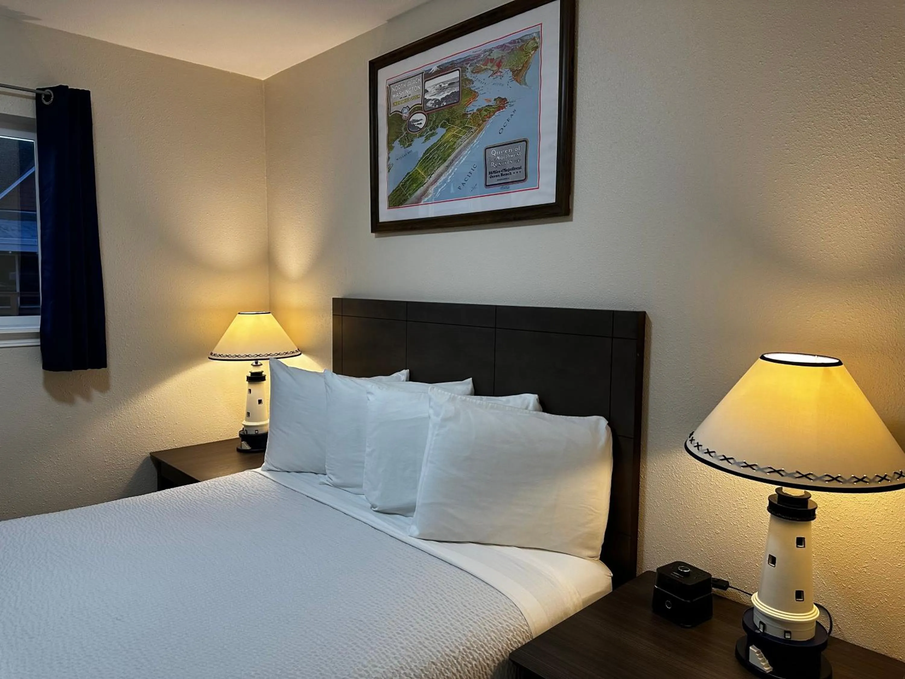 Bedroom, Bed in Inn at the Sea