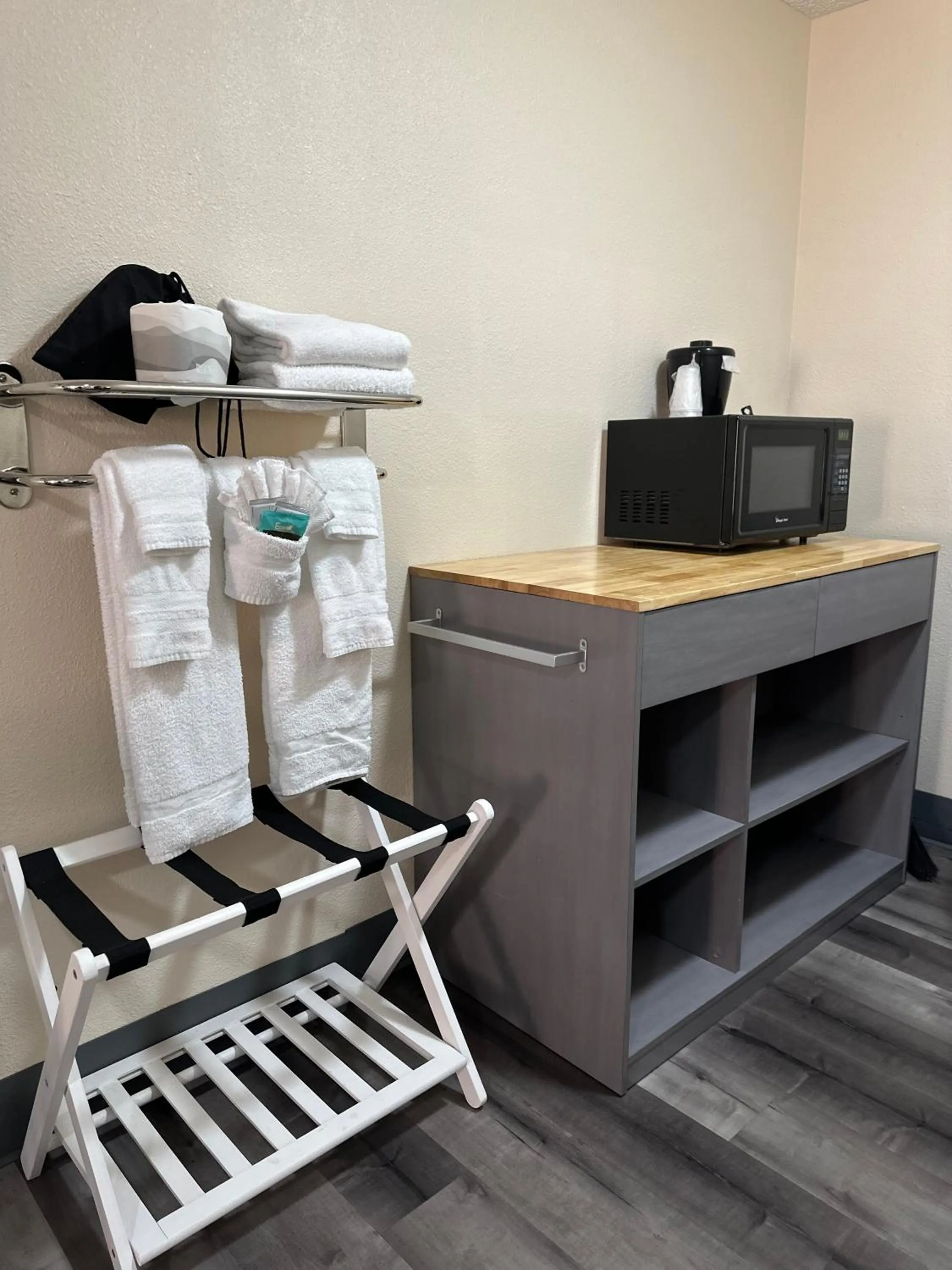 microwave in Inn at the Sea