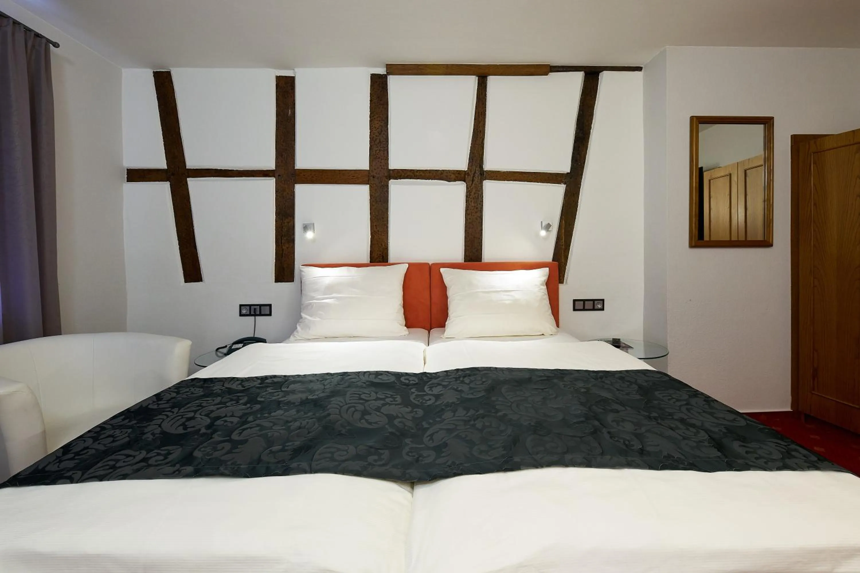 Bedroom, Bed in Hotel zur Post