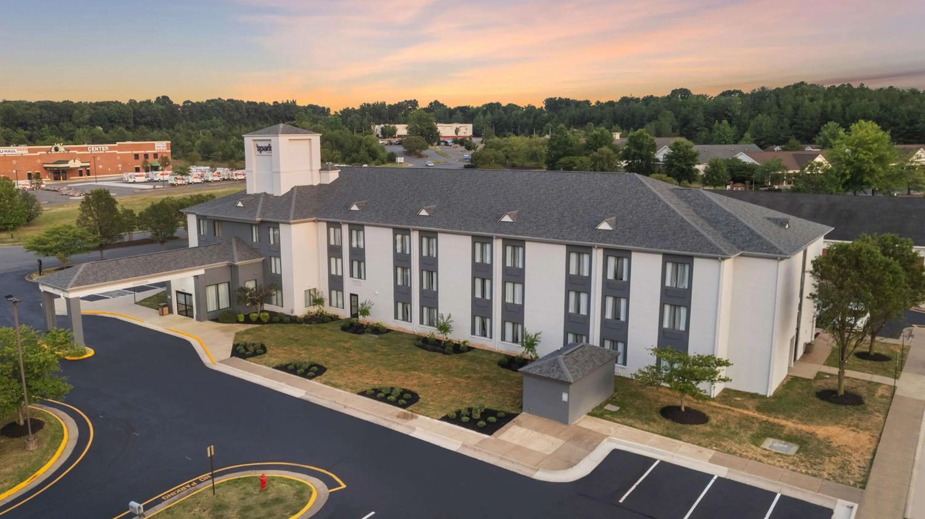 Property building in Spark By Hilton Fredericksburg Southpoint