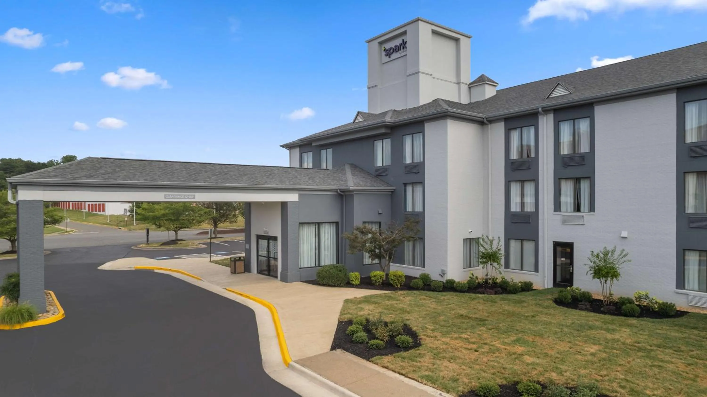 Property building in Spark By Hilton Fredericksburg Southpoint