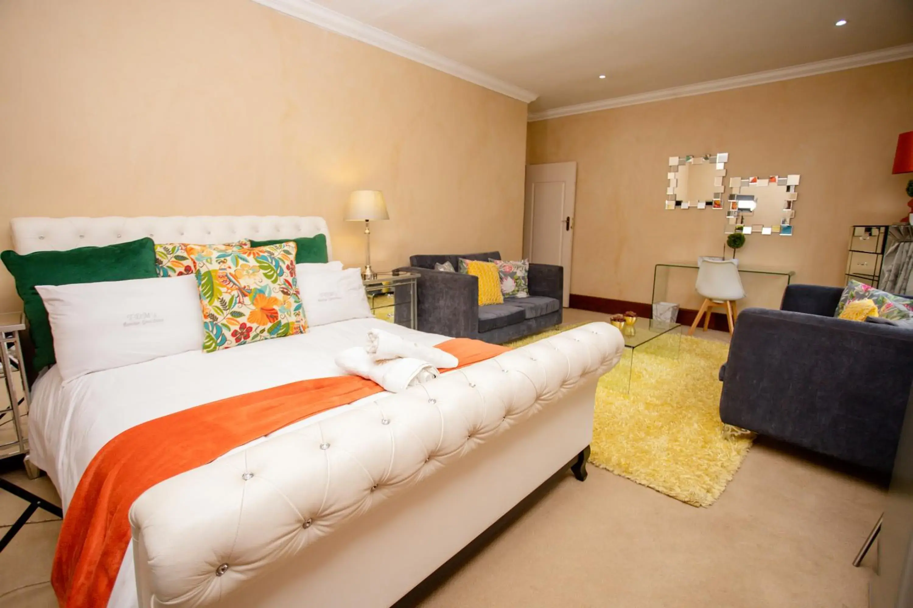 Luxury Queen Room in TDM's Boutique Guest House Luxury Queen Room in TDM's Boutique Guest House