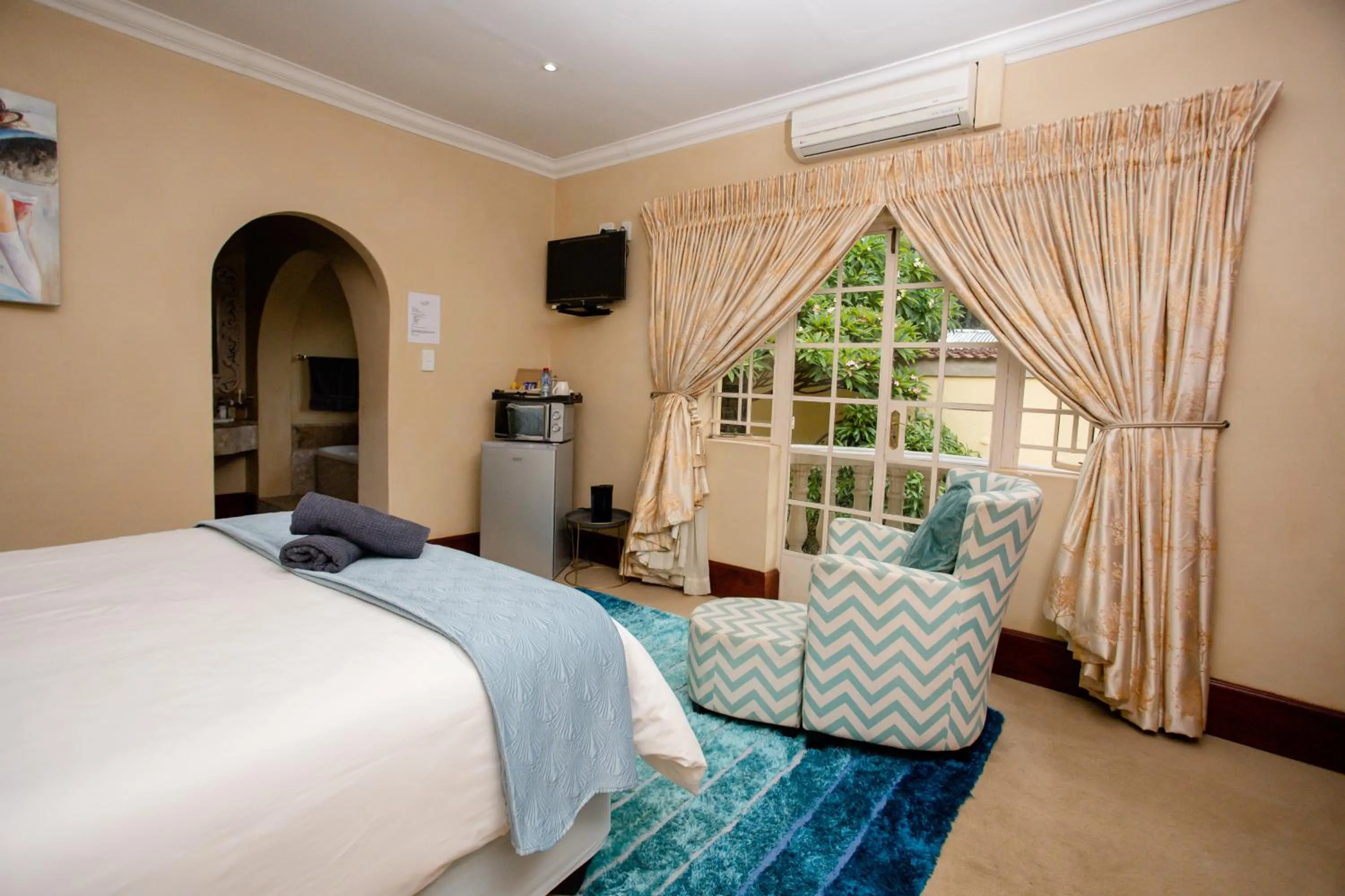 Photo of the whole room, Bed in TDM's Boutique Guest House