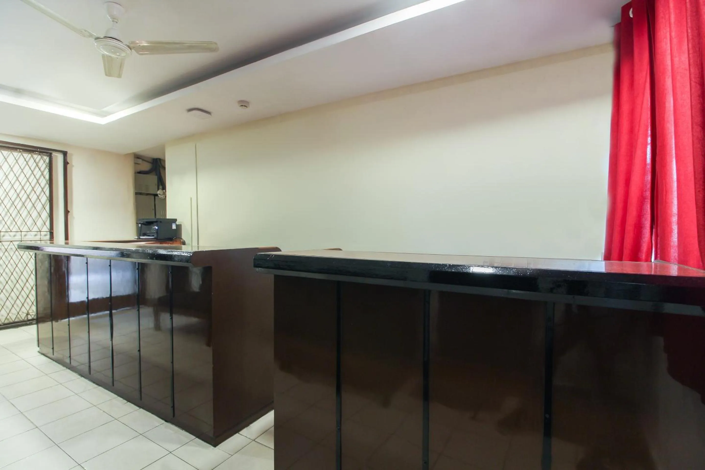 Lobby or reception in Hotel O Regal Near Paradise Circle