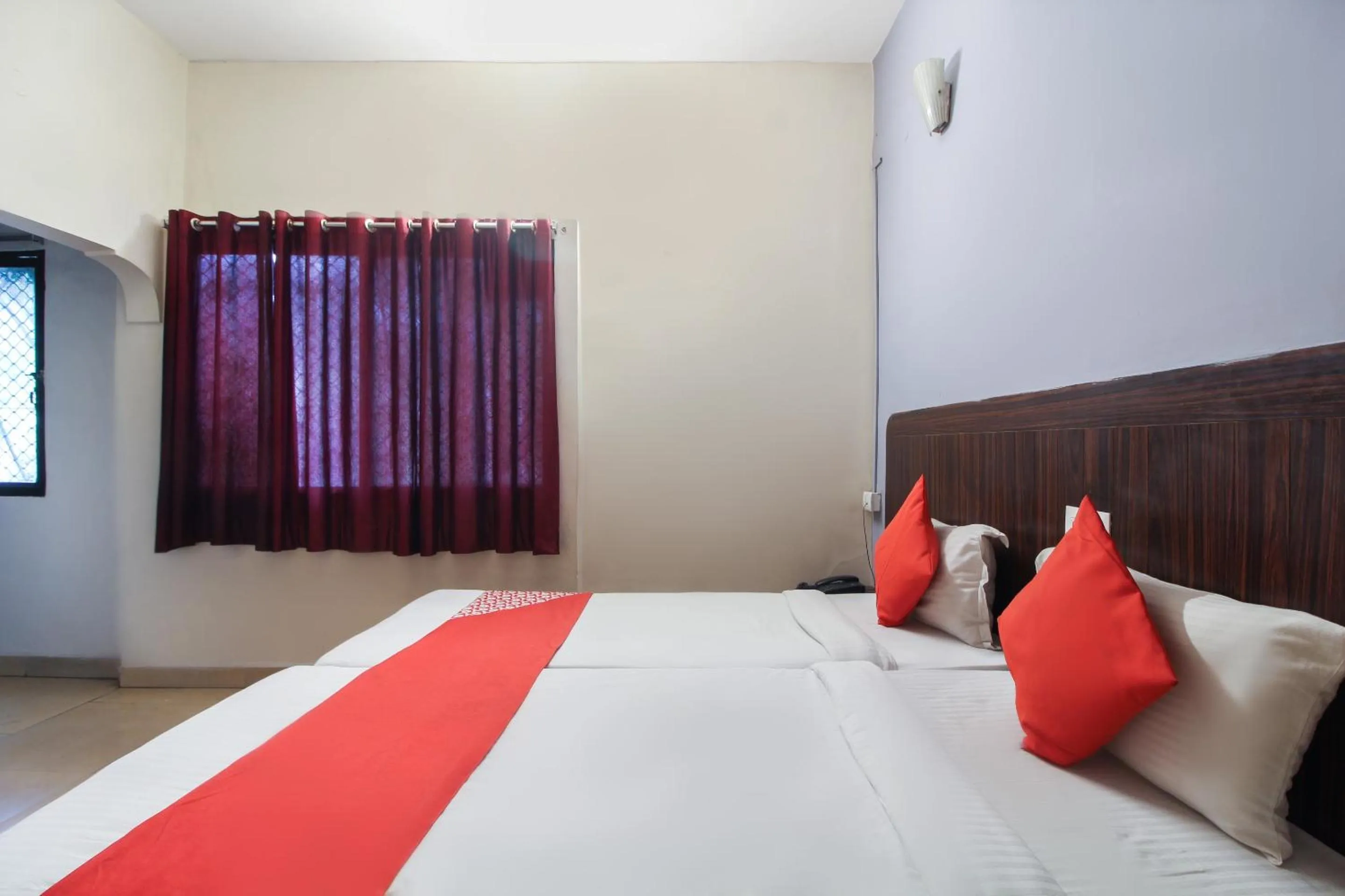 Bedroom, Bed in Hotel O Regal Near Paradise Circle