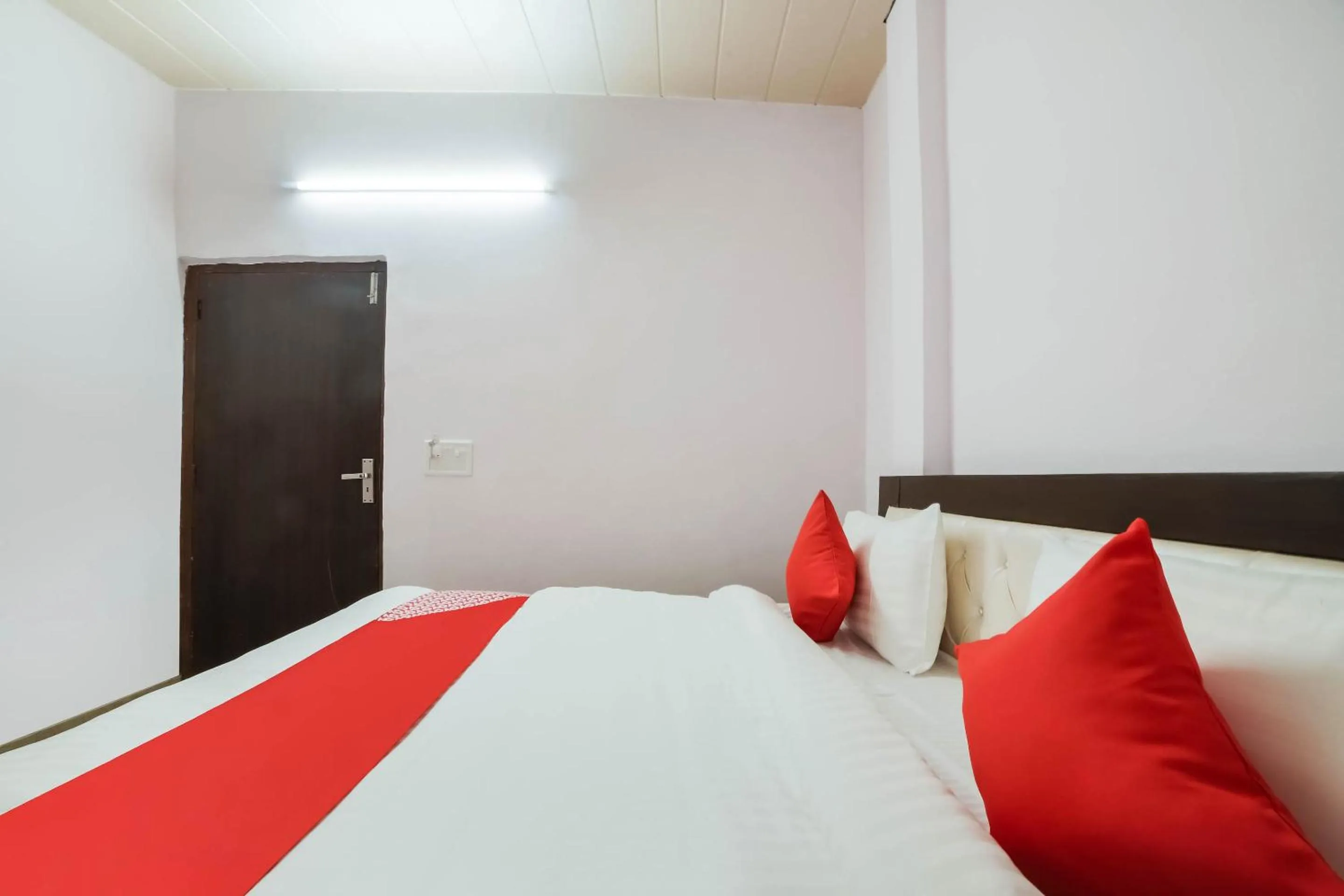 Bathroom, Bed in OYO Kl Khari Inn