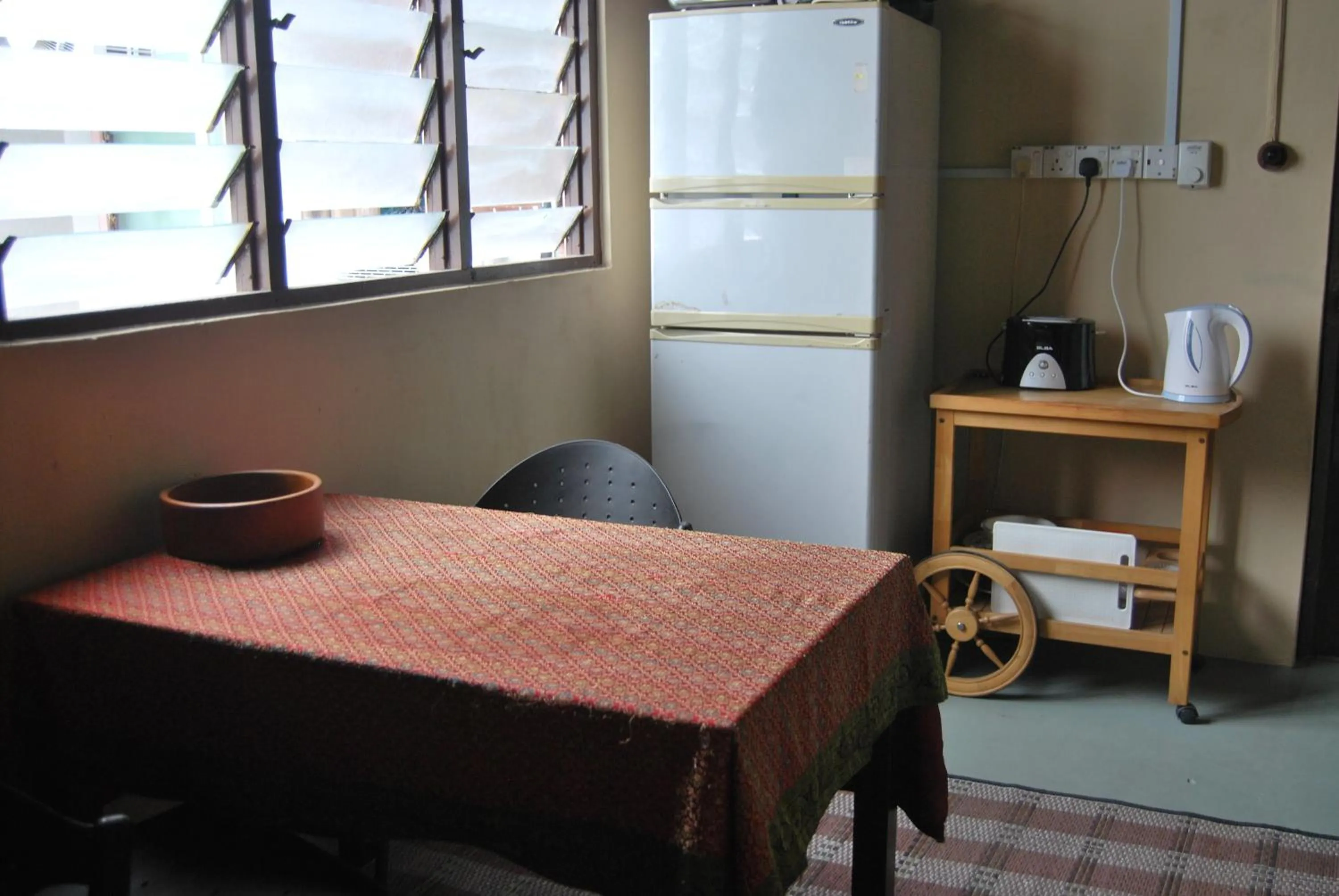 Communal kitchen in Borneo Sweet Guesthouse