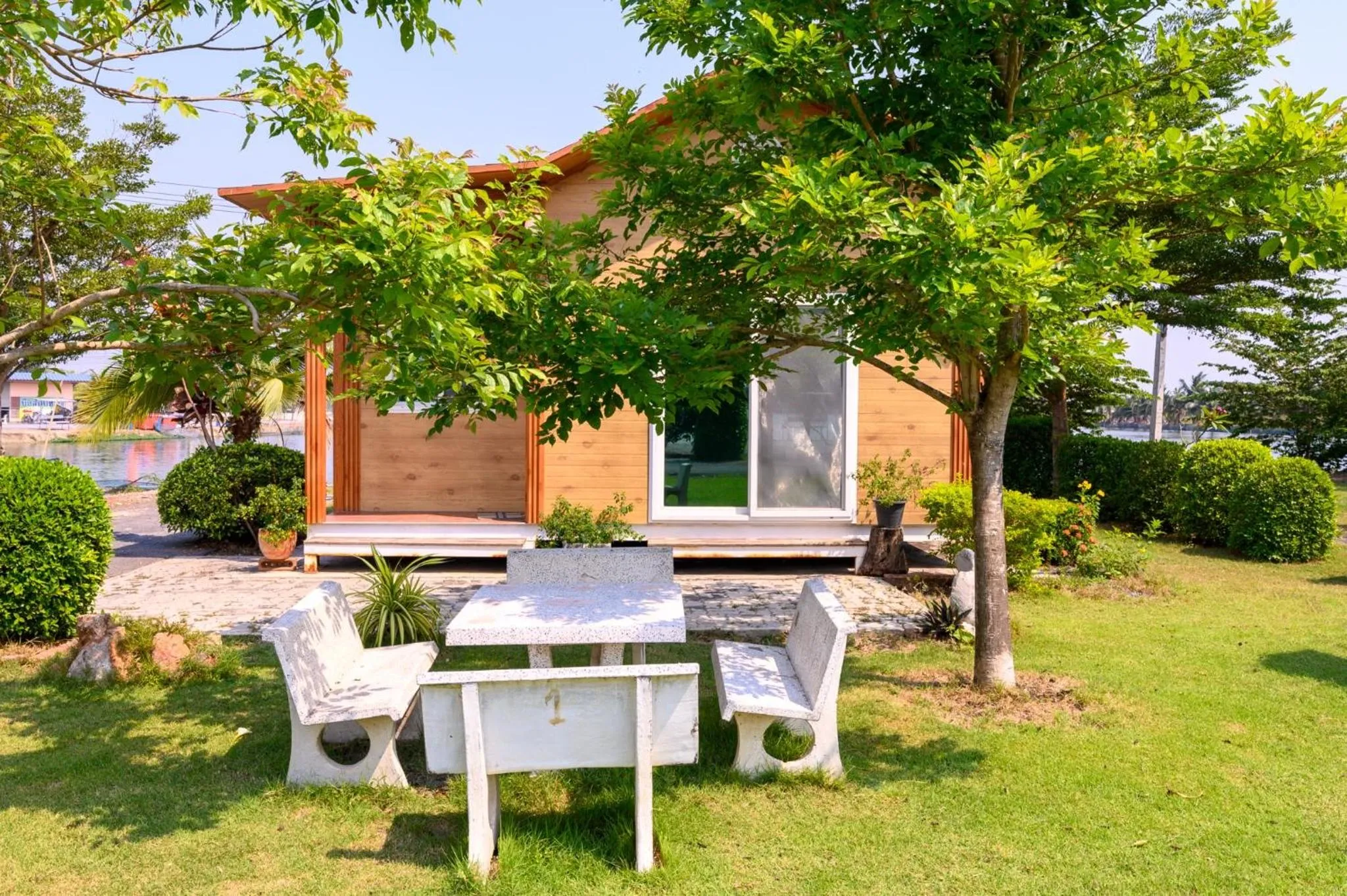 Day in Beung Sampathuan Nakornchaisri Resort