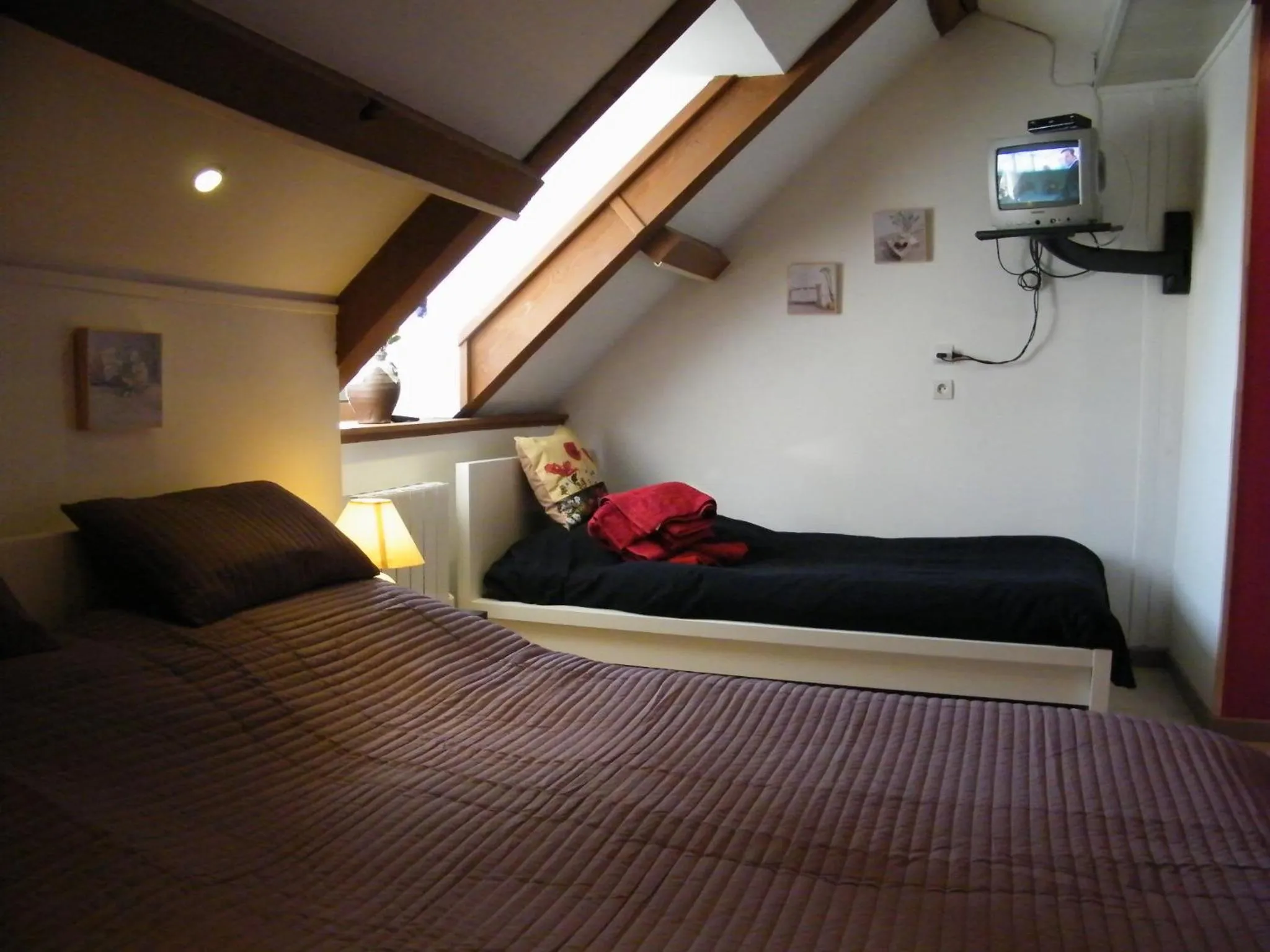 Photo of the whole room, Bed in Datcha Bourguignonne, Chambres & Gîte