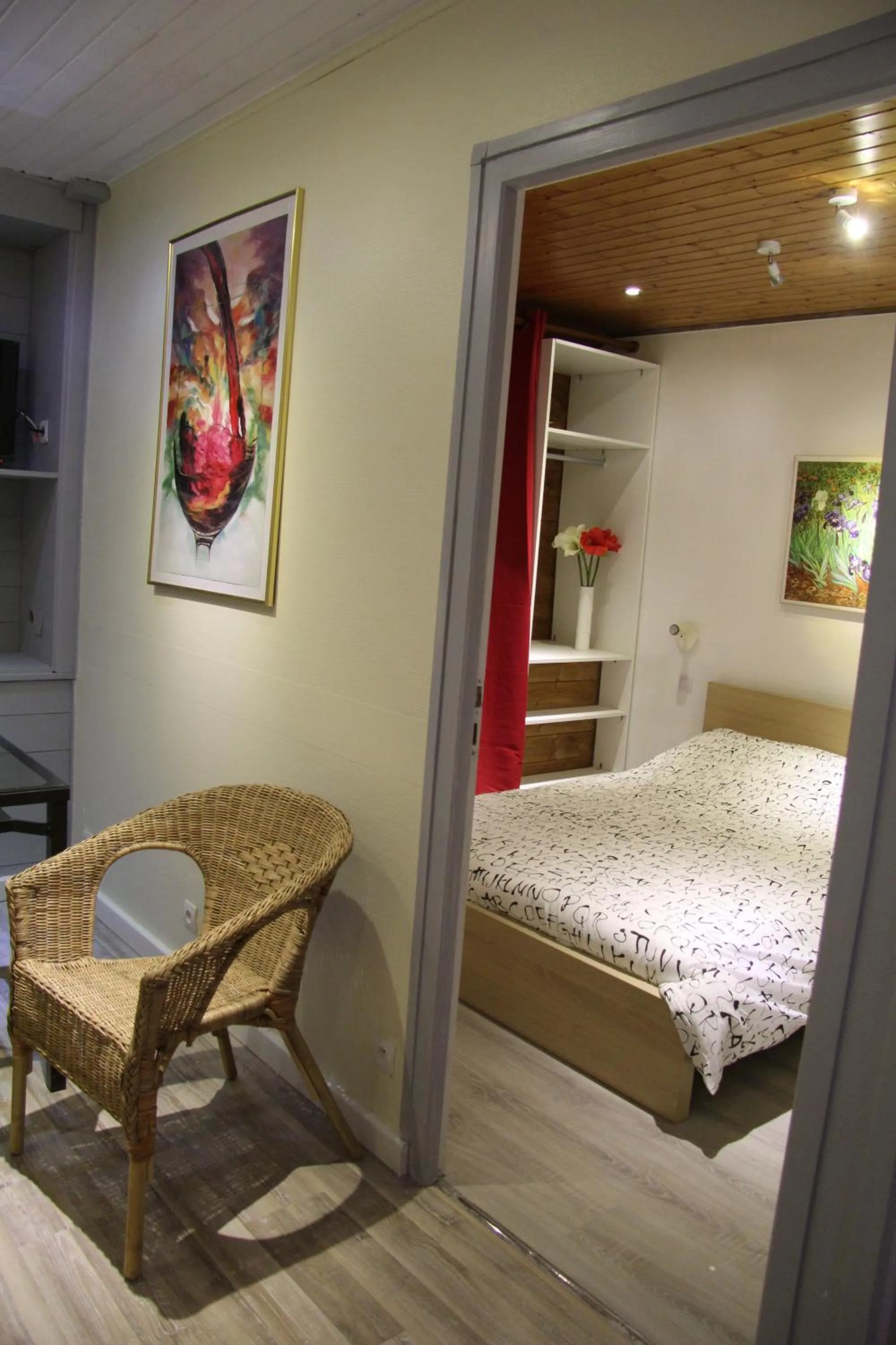 Photo of the whole room, Bed in Datcha Bourguignonne, Chambres & Gîte
