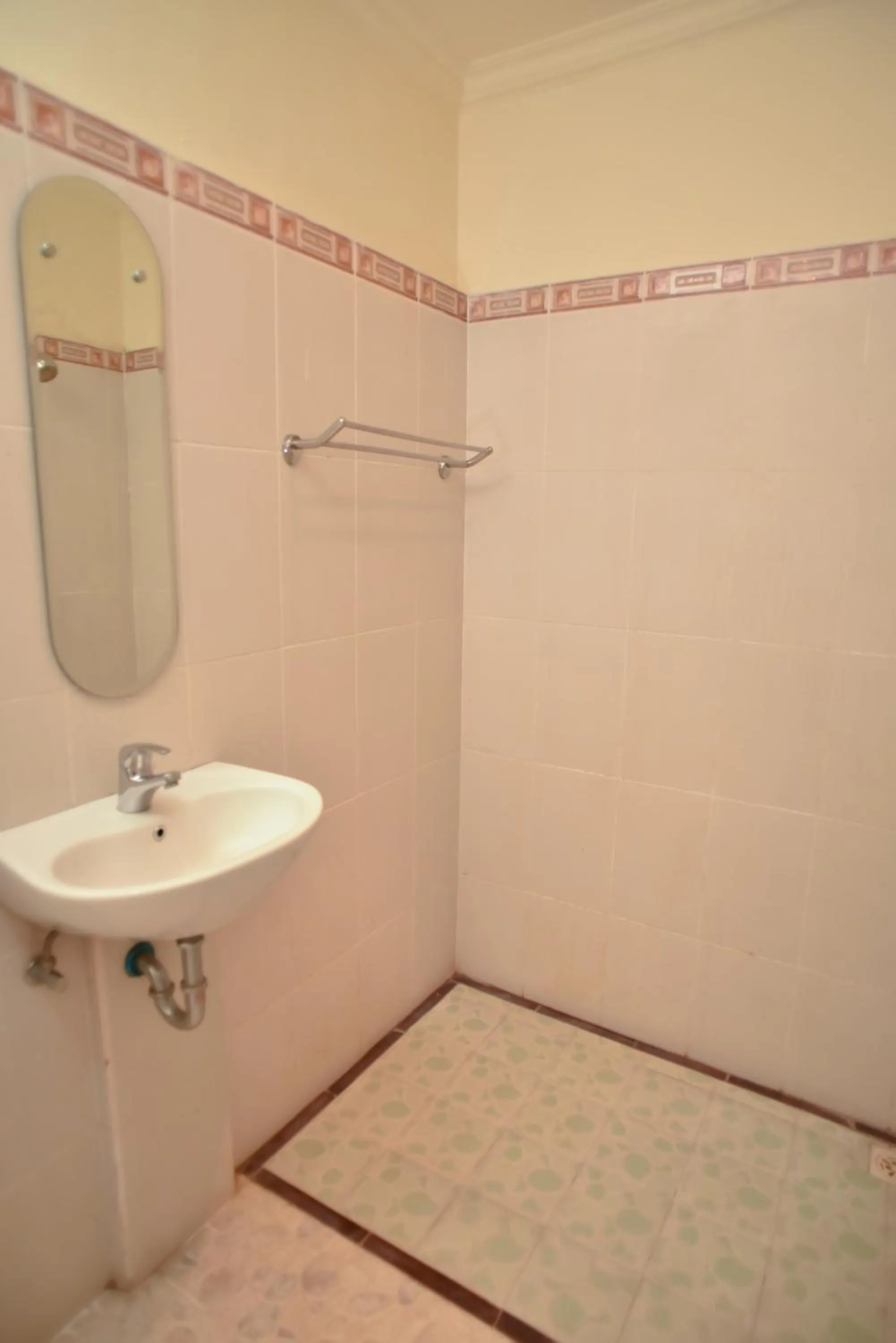 Shower in Omah D'Taman by EPS