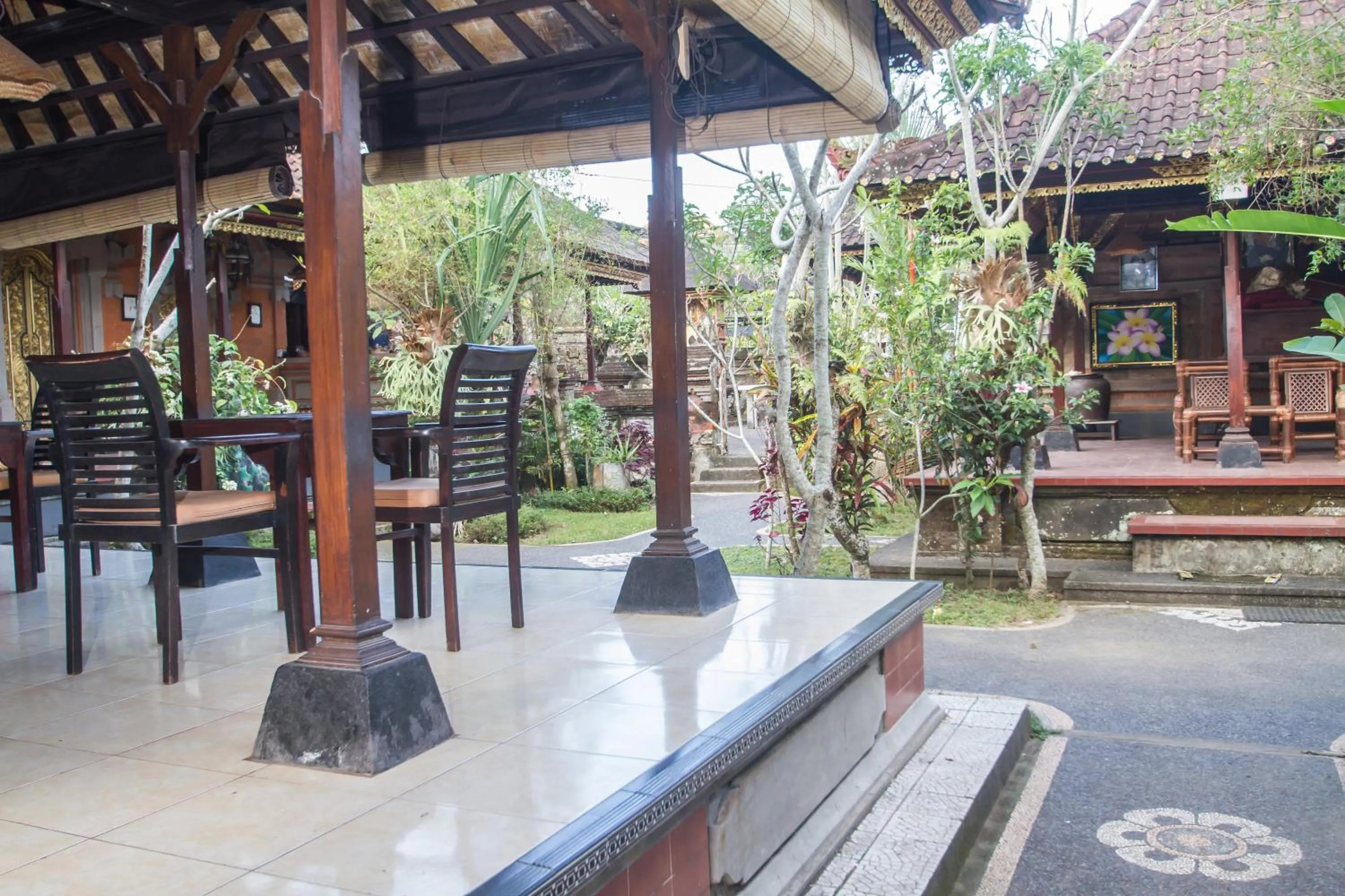 Patio in Omah D'Taman by EPS