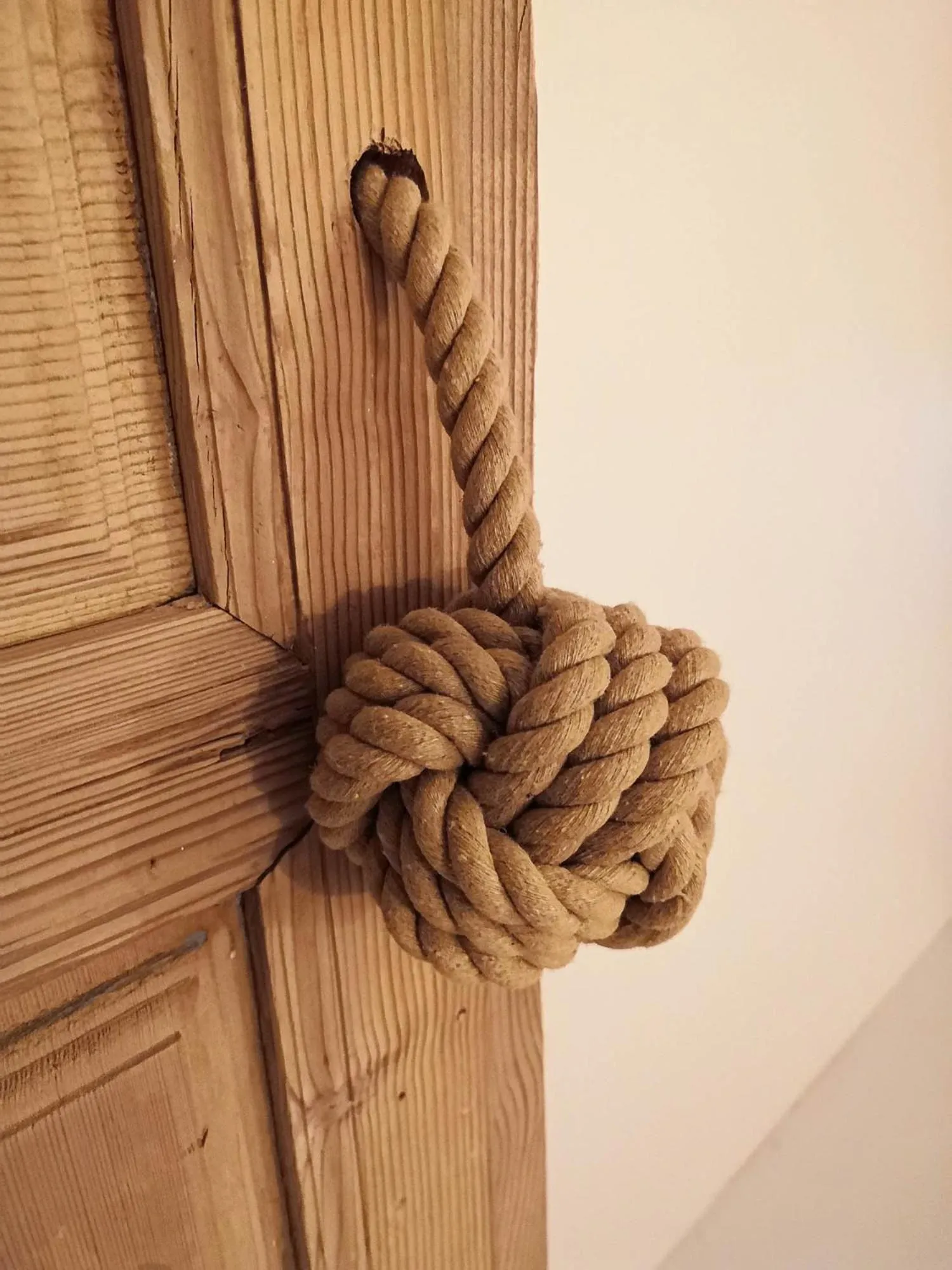 Decorative detail in Ronda Center Apartments with Pool