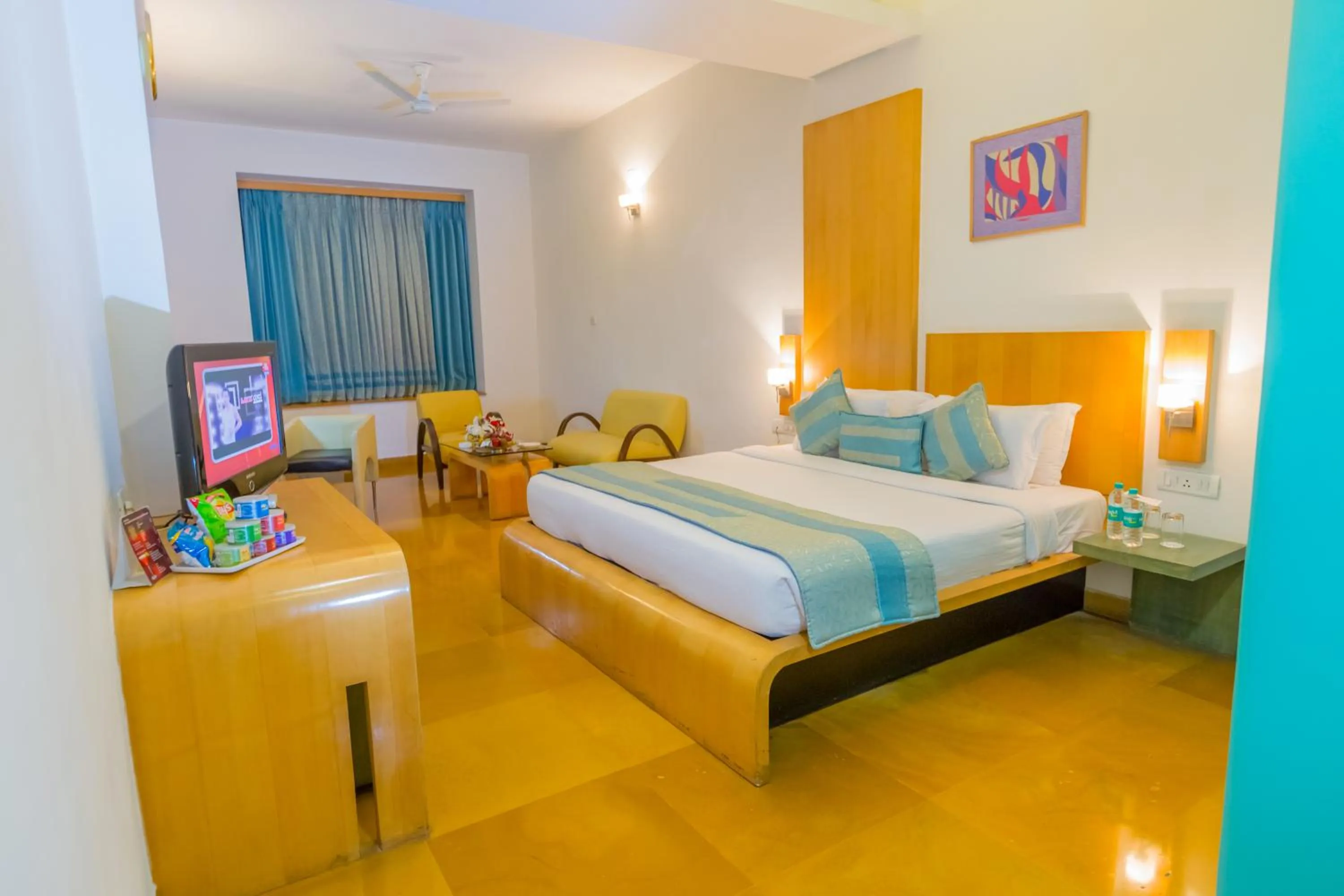 Photo of the whole room, Bed in Capitol Hill