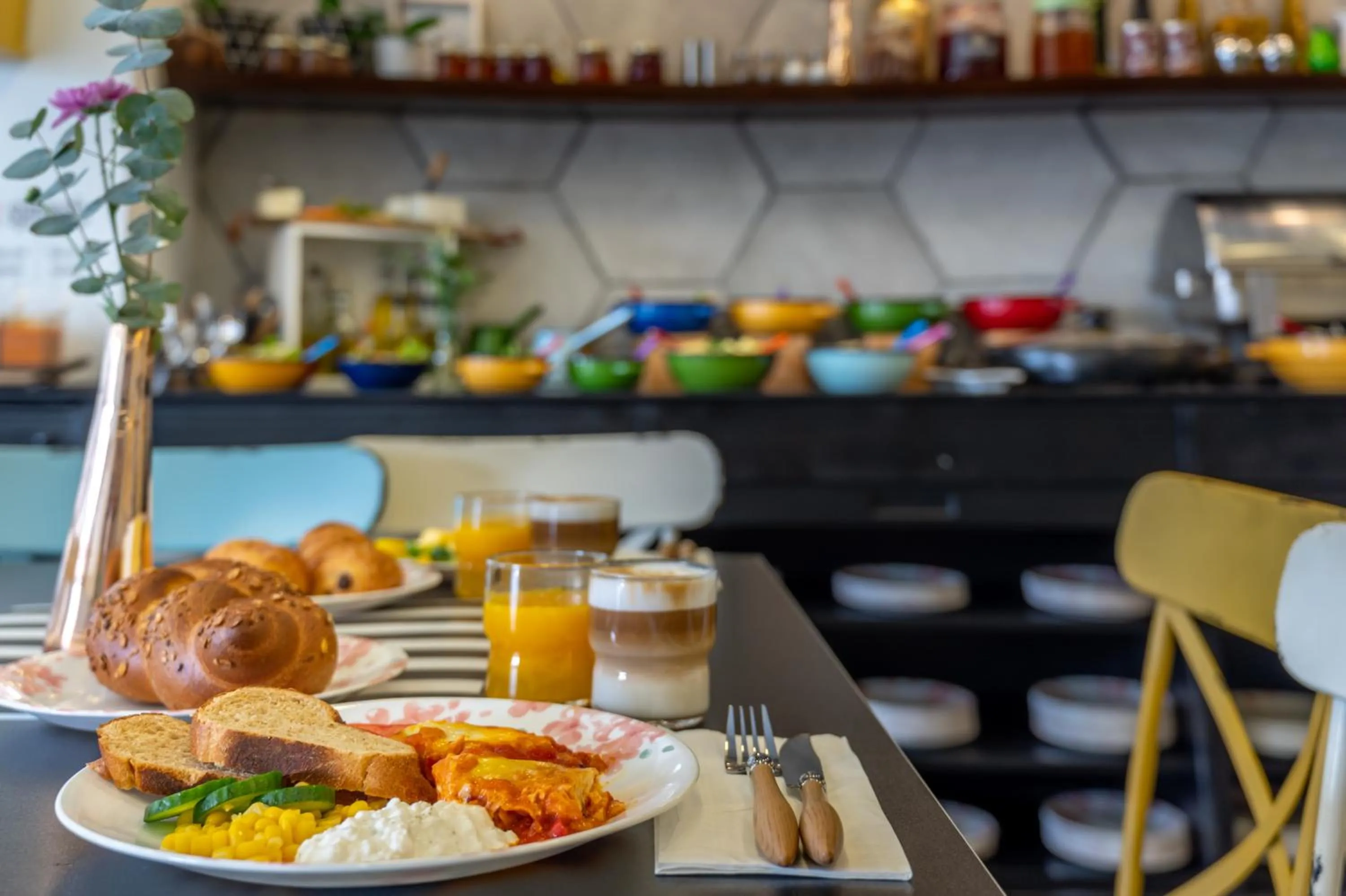 Food and drinks in Paamonim Central Studios