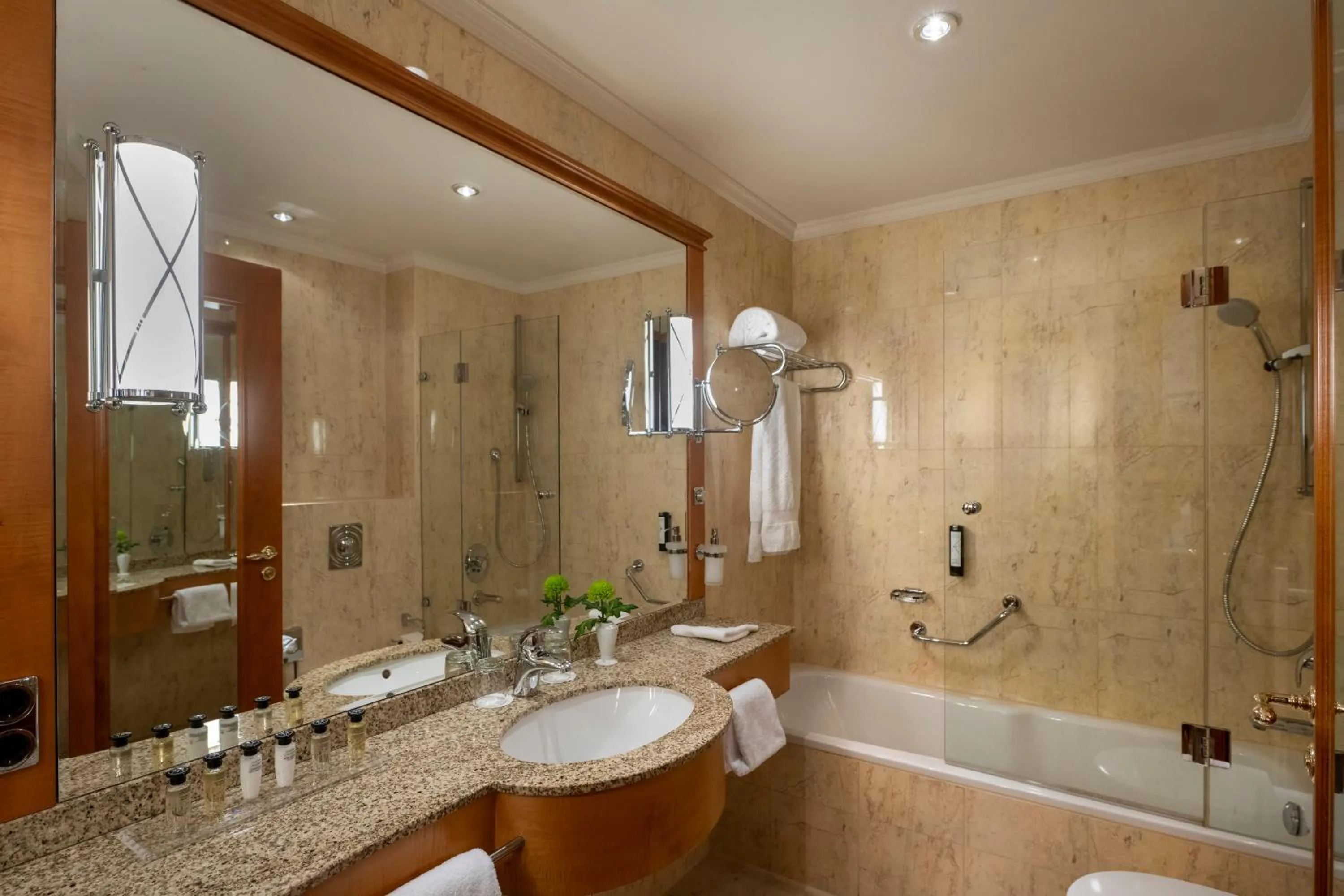 Bath in Hotel Am Jägertor