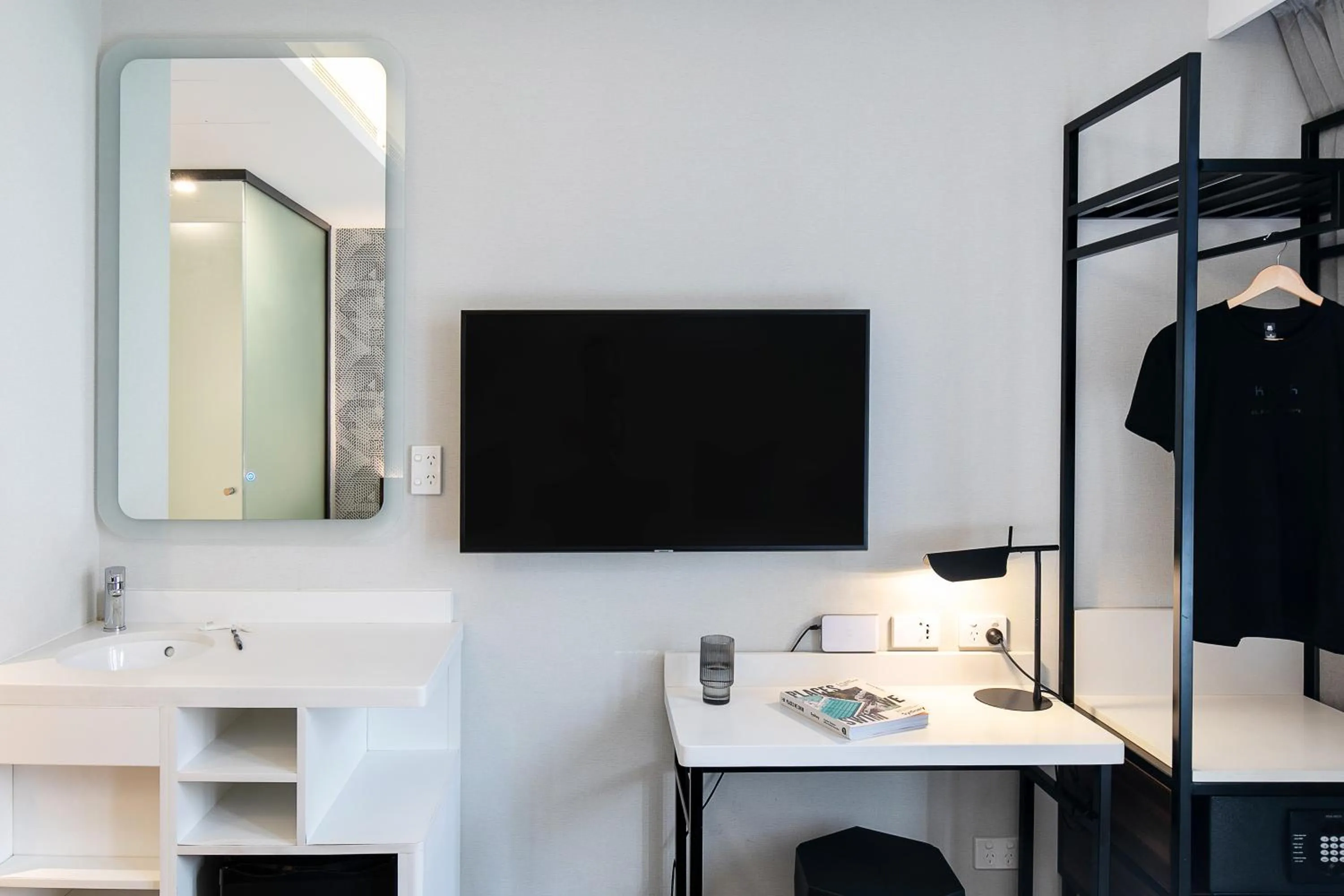 TV and multimedia, Bed in Kith Hotel Darling Harbour