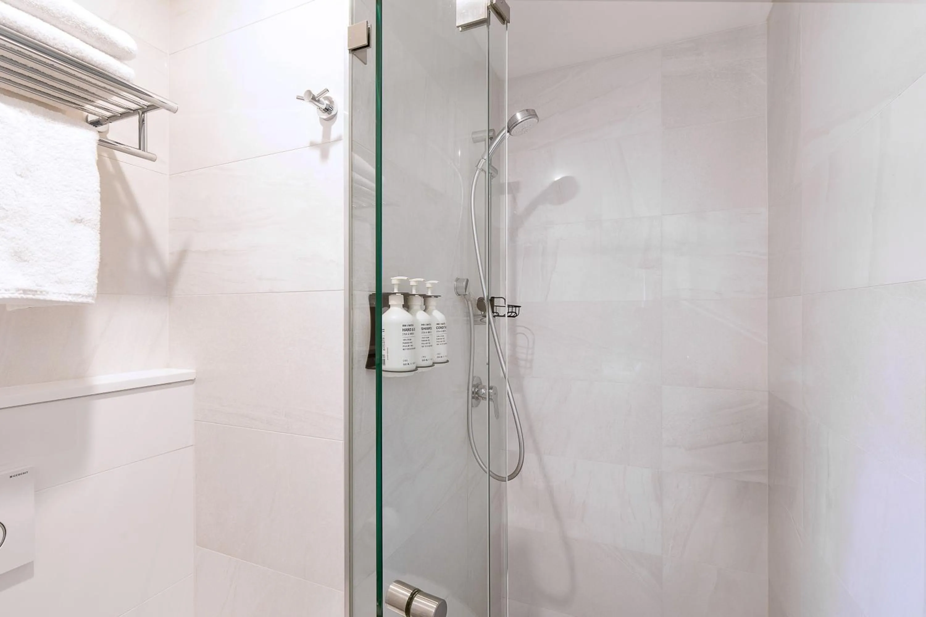 Shower in Kith Hotel Darling Harbour