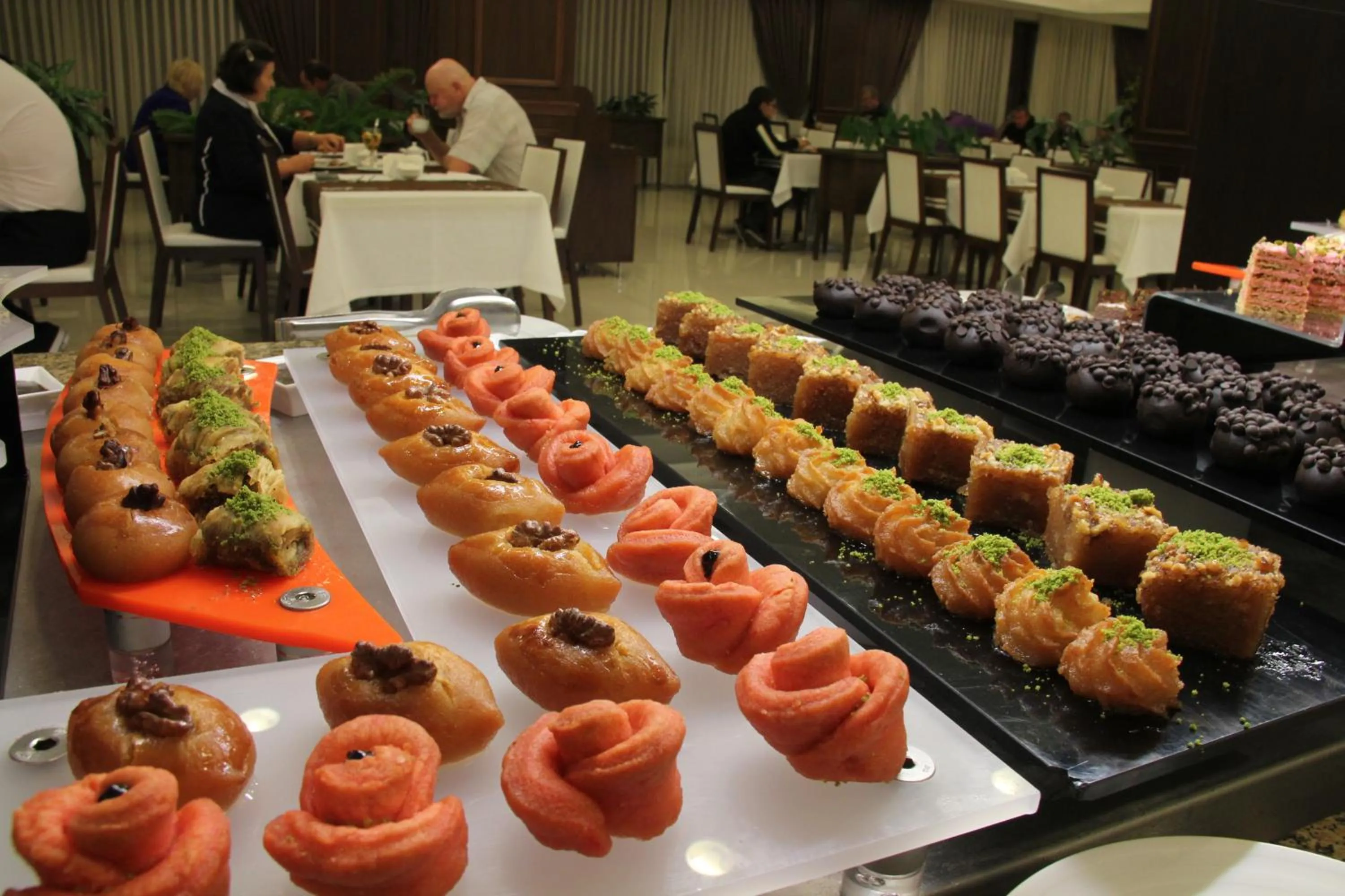 People in Chinar Health Hotel Naftalan