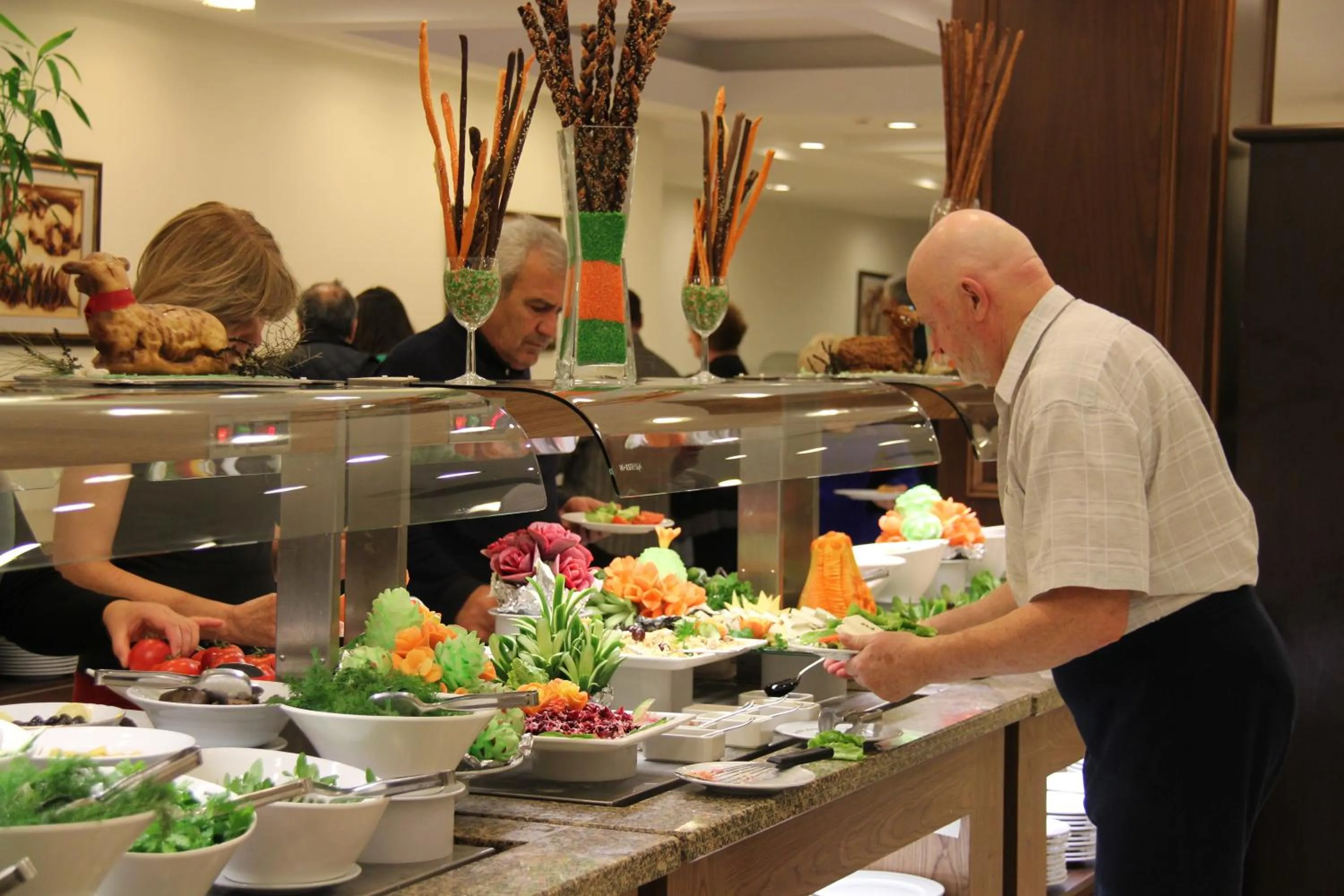 People in Chinar Health Hotel Naftalan
