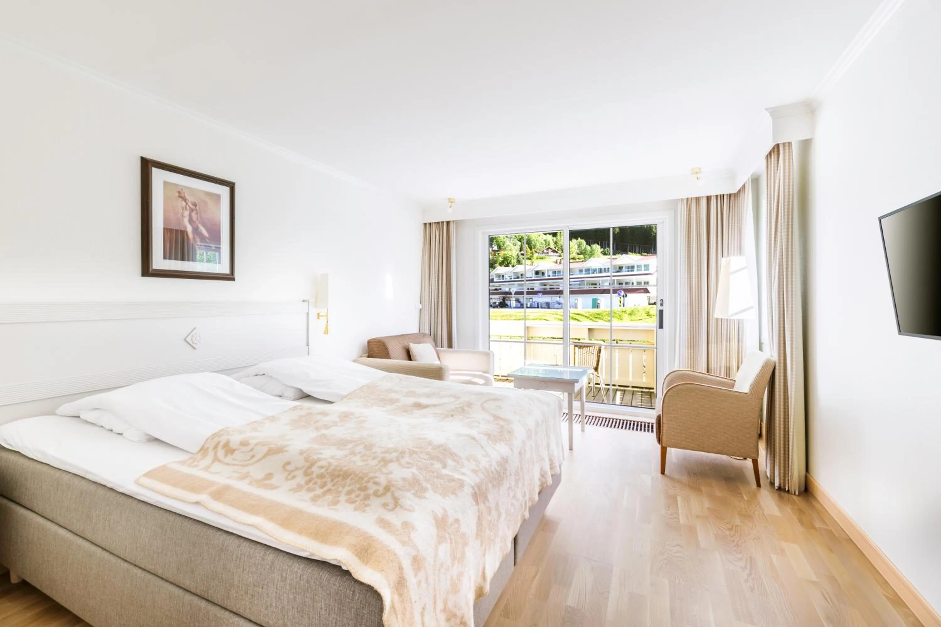 Patio, Bed in Hotel Loenfjord Loen