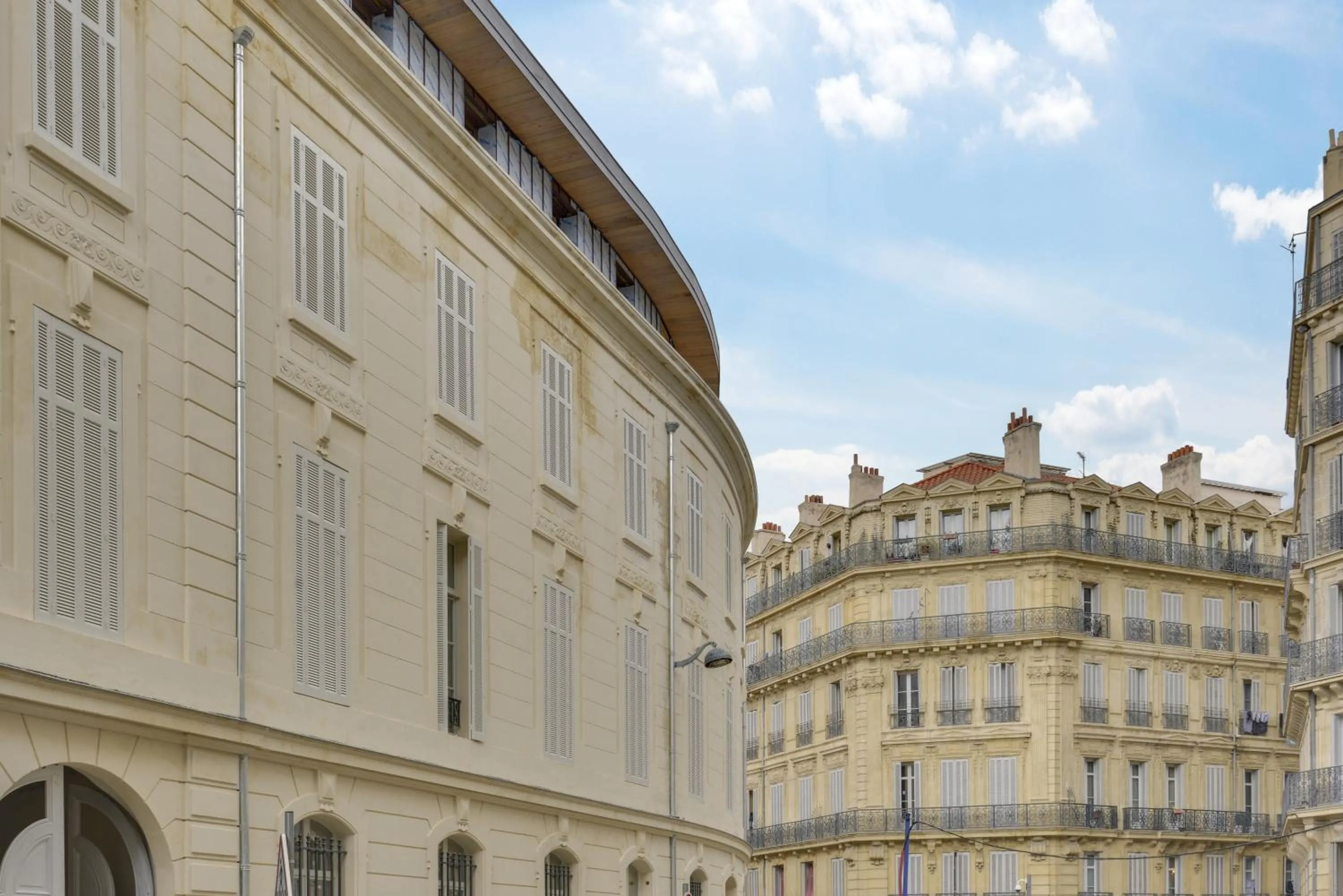 Facade/entrance in The People - Marseille