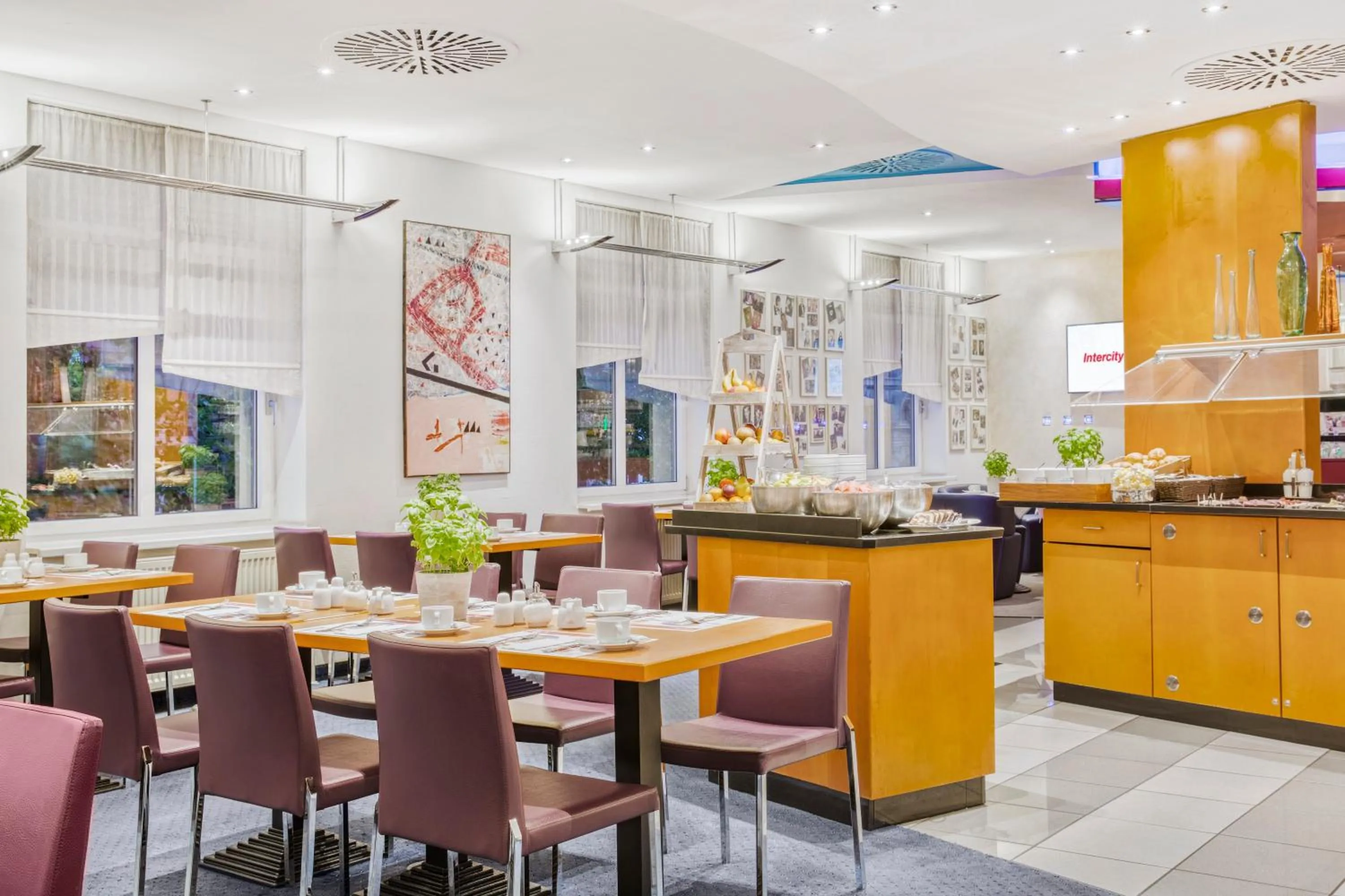 Restaurant/places to eat in IntercityHotel Erfurt