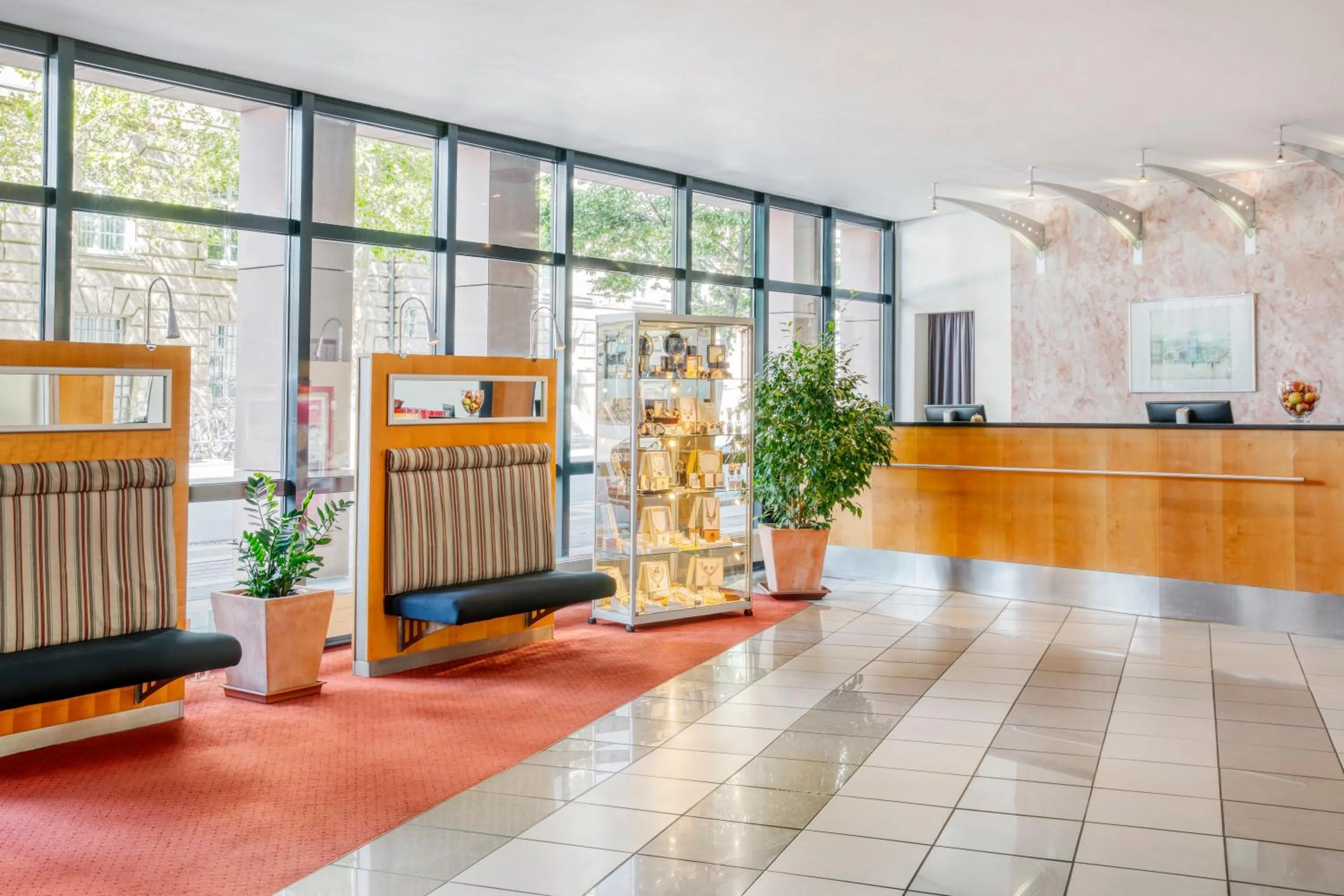 Lobby or reception in IntercityHotel Erfurt