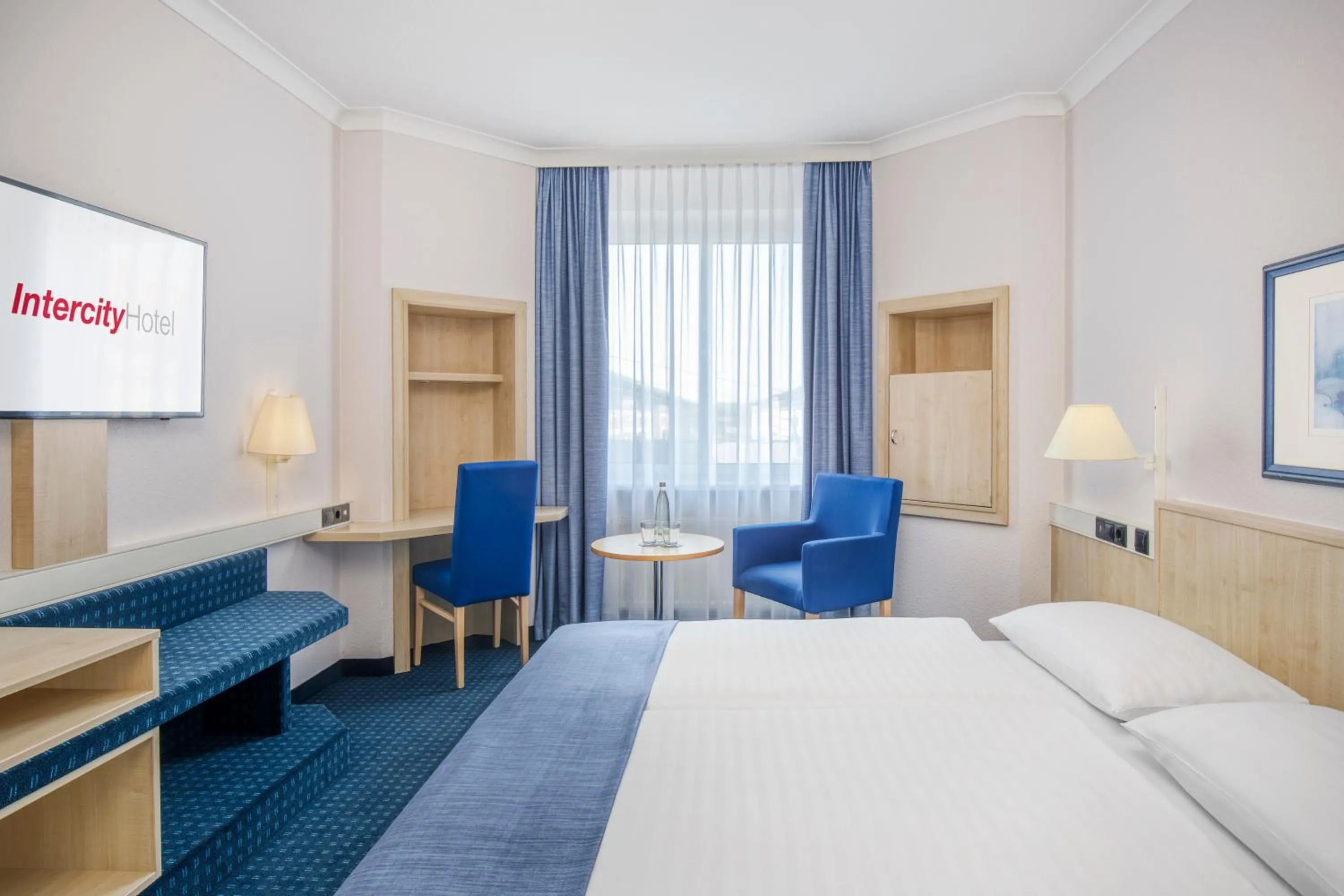 Photo of the whole room, Bed in IntercityHotel Erfurt