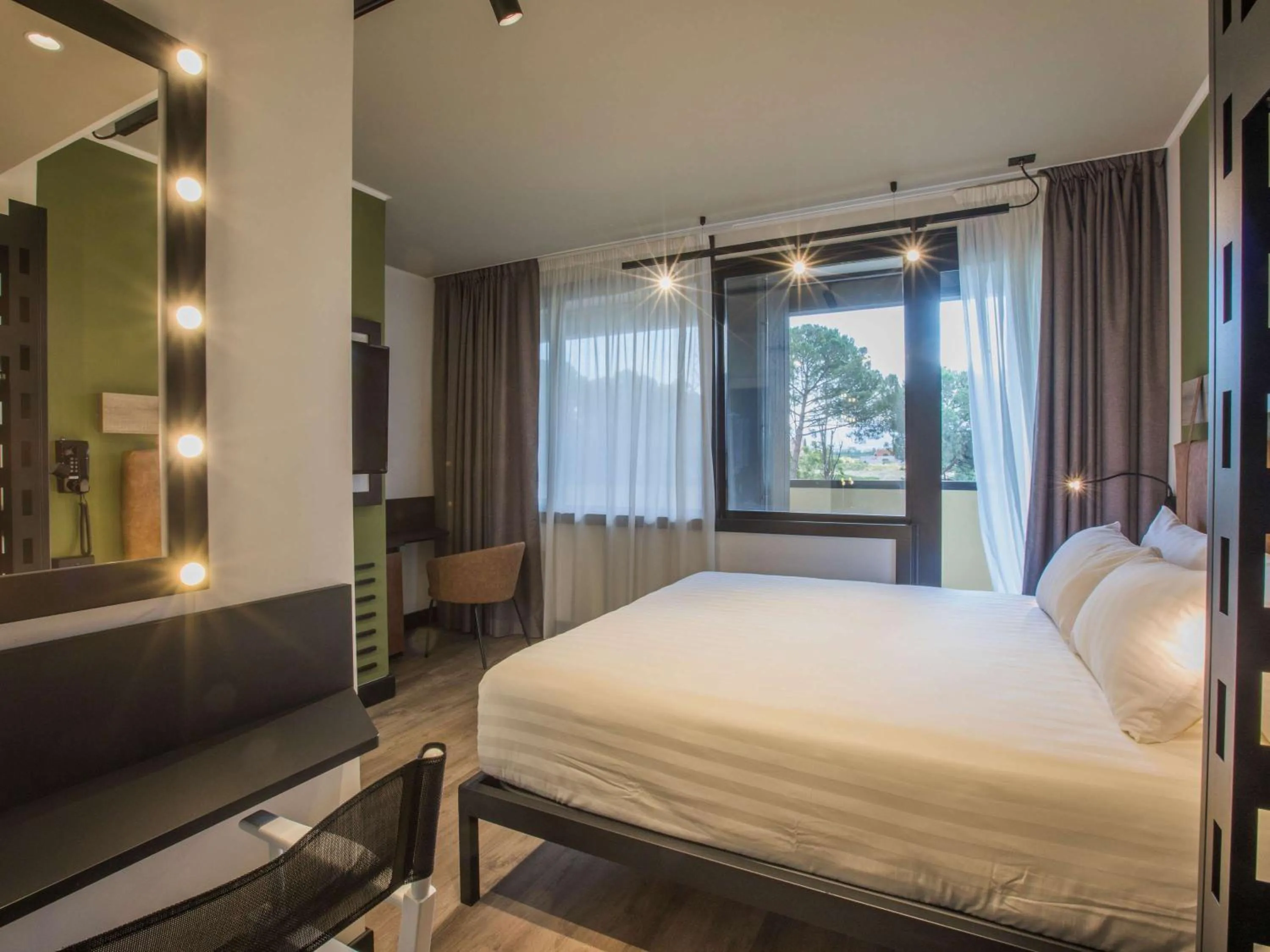 Bedroom, Bed in Mercure Roma Cinecitta